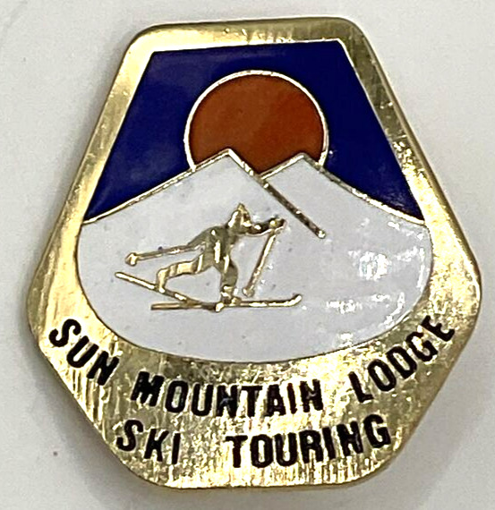 Vintage Sun Mountain Lodge Lapel Pin Winthrop WA Cascades Skiing Snow Touring