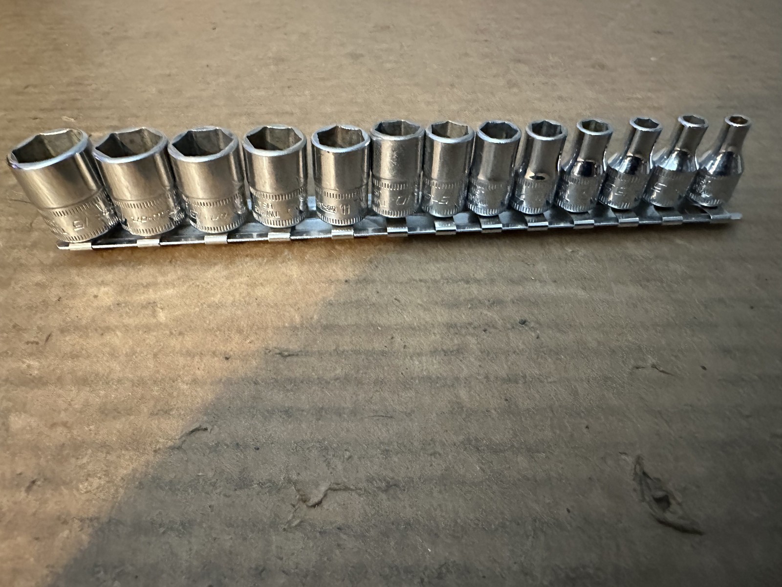 SNAP-ON TOOLS 13 PIECE 1/4" DRIVE METRIC 6 POINT SOCKET SET 4 MM - 15 MM SNAP-ON TOOLS 13 PIECE 1/4" DRIVE METRIC 6 POINT SOCKET SET 4 MM - 15 MM
