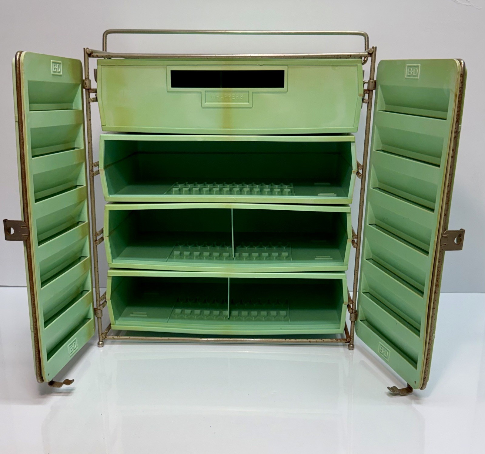 Rare Vintage Becton Dickinson Industrial Medical Dental Cabinet w Accessories