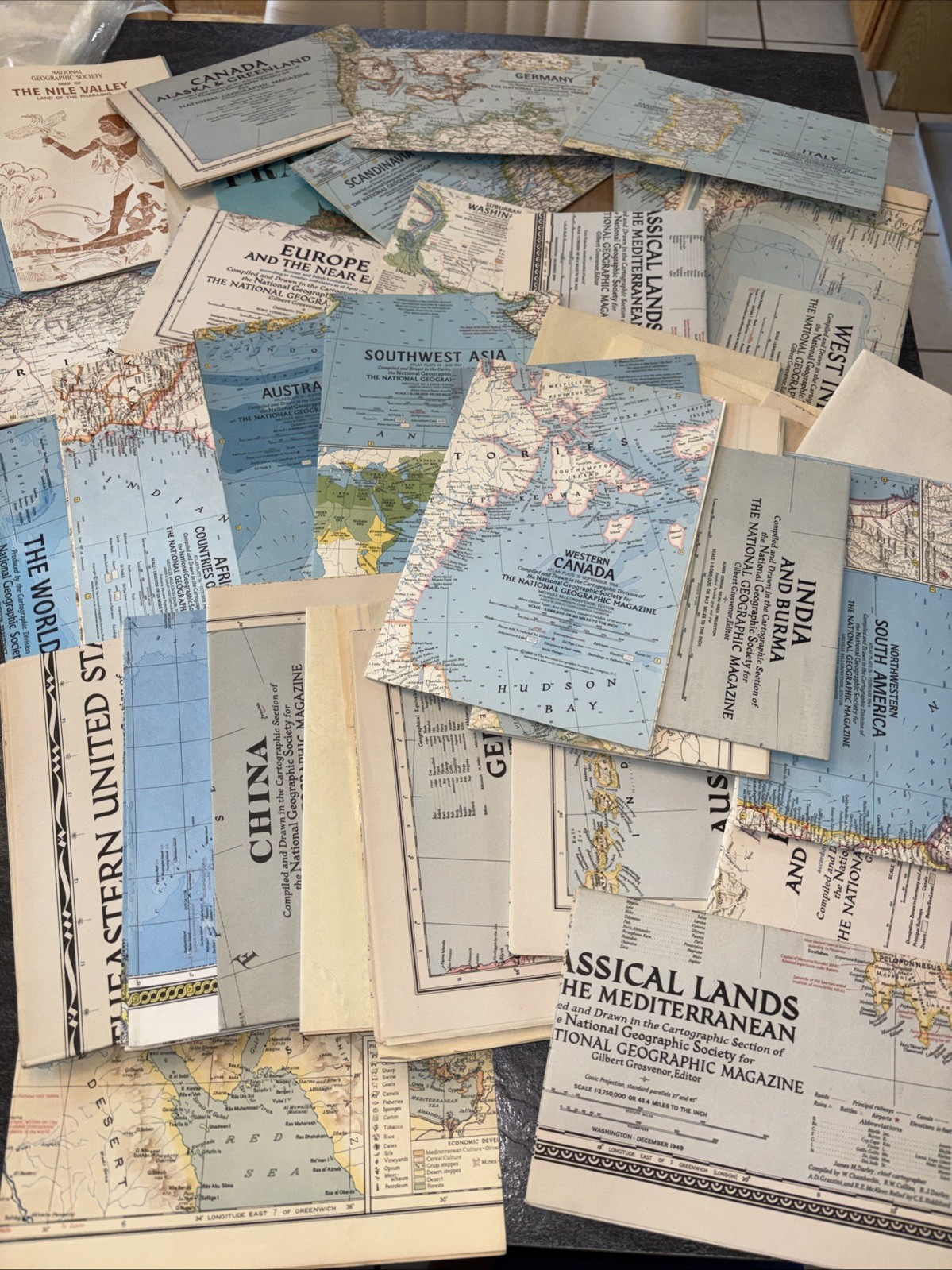 HUGE Lot of 46 Vintage National Geographic Maps - 1930’s - 1970’s World, USA #CD HUGE Lot of 46 Vintage National Geographic Maps - 1930’s - 1970’s World, USA #CD