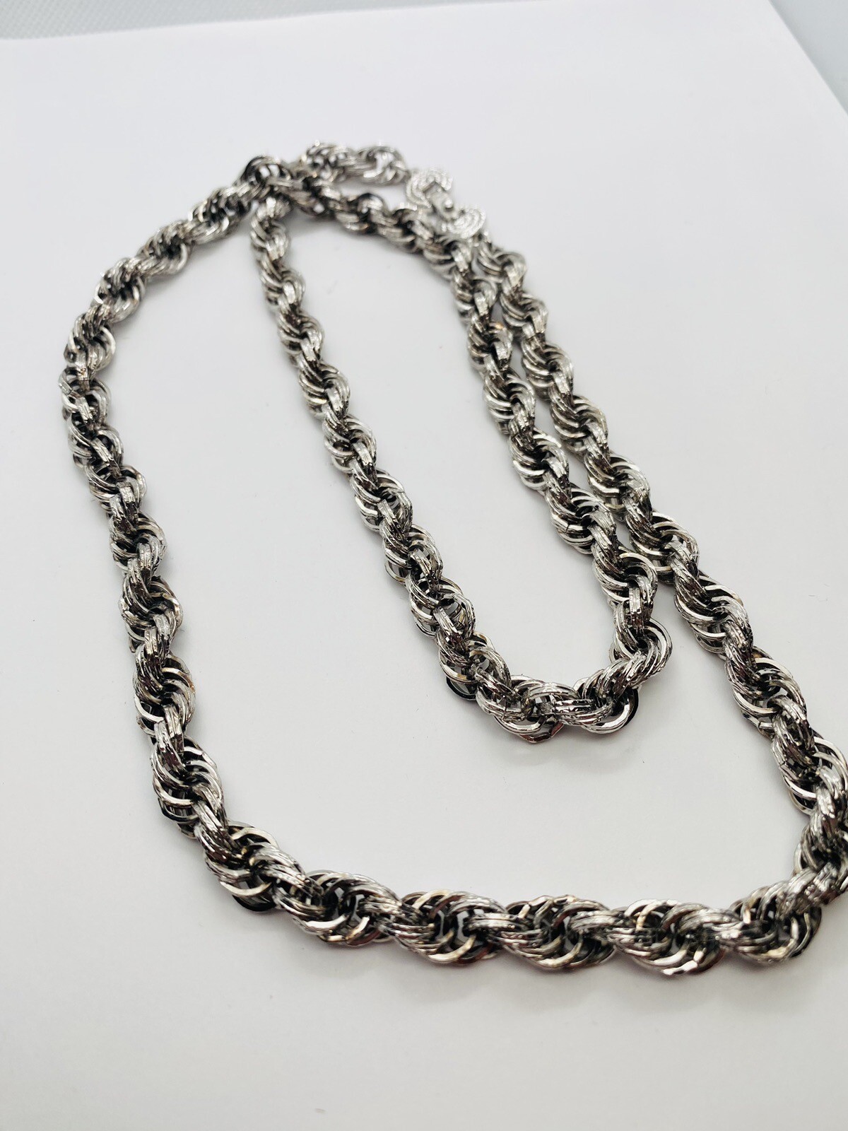 EARLY VINTAGE MONET 26” HEAVY TWIST NECKLACE ROPE HALLMARKED WOMENS JEWELRY EARLY VINTAGE MONET 26” HEAVY TWIST NECKLACE ROPE HALLMARKED WOMENS JEWELRY