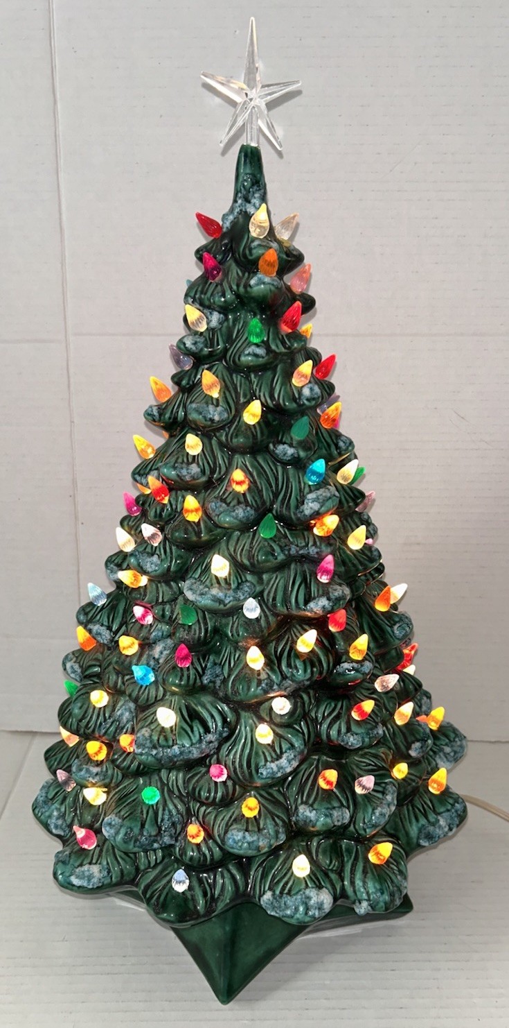 VINTAGE HOLLAND MOLD 19” CERAMIC CHRISTMAS TREE W/LIGHTS Non Working MUSIC BASE VINTAGE HOLLAND MOLD 19” CERAMIC CHRISTMAS TREE W/LIGHTS Non Working MUSIC BASE