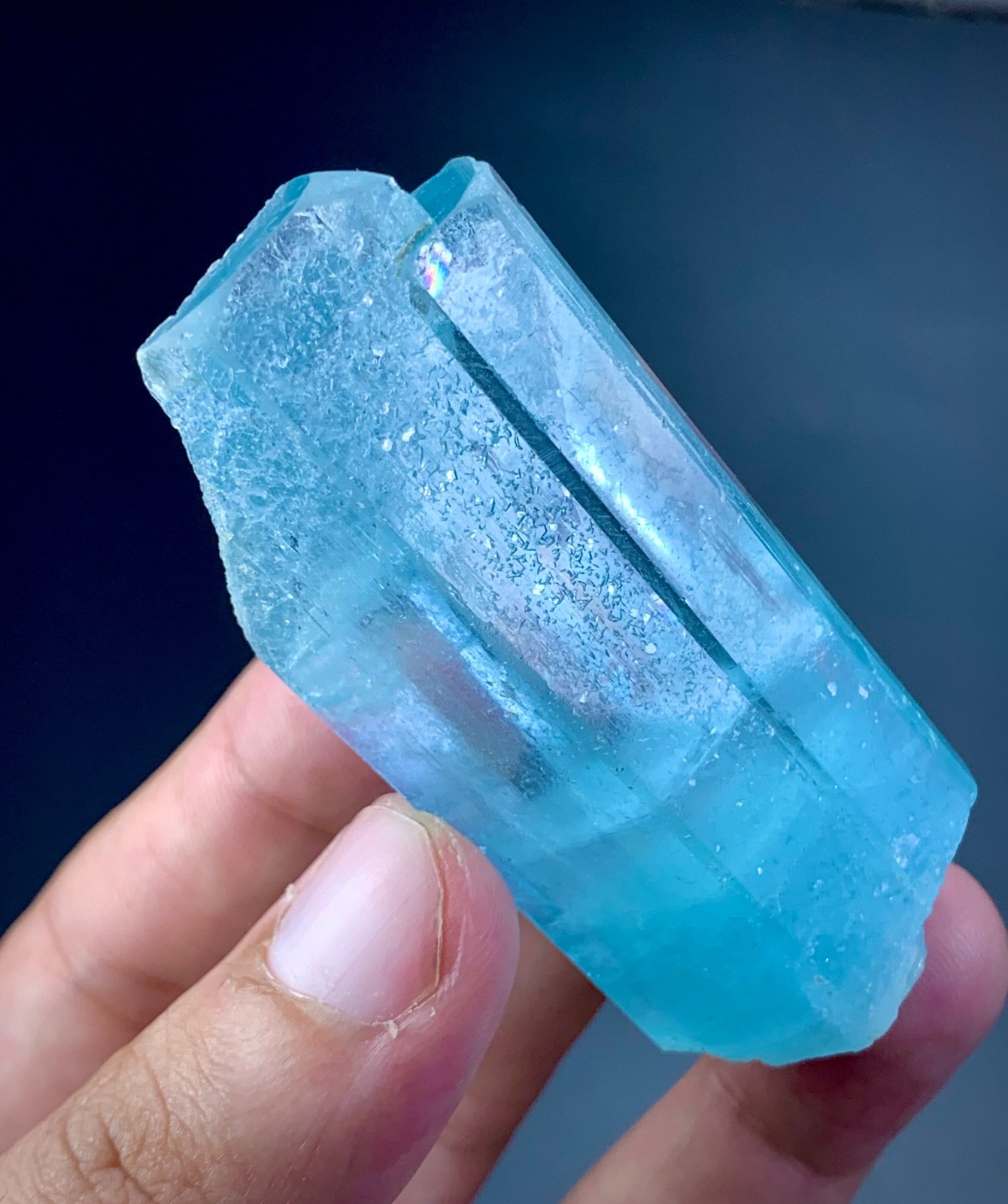 Natural Aquamarine Crystal From Pakistan (345 CTs ) Natural Aquamarine Crystal From Pakistan (345 CTs )