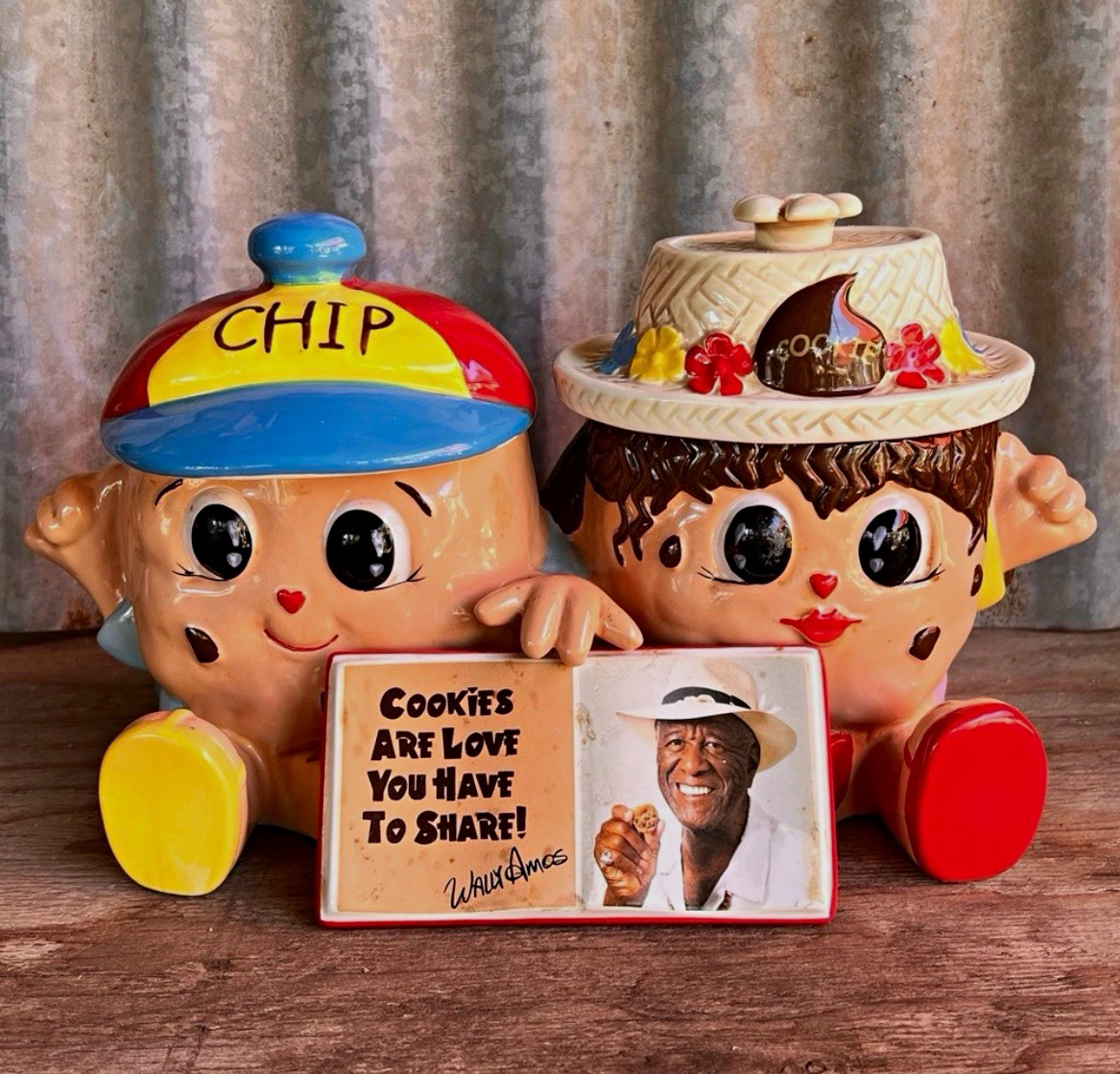 Set of 2 Multicolor Ceramic/Porcelain Character Cookie Jars w/ Lids Novelty Set of 2 Multicolor Ceramic/Porcelain Character Cookie Jars w/ Lids Novelty