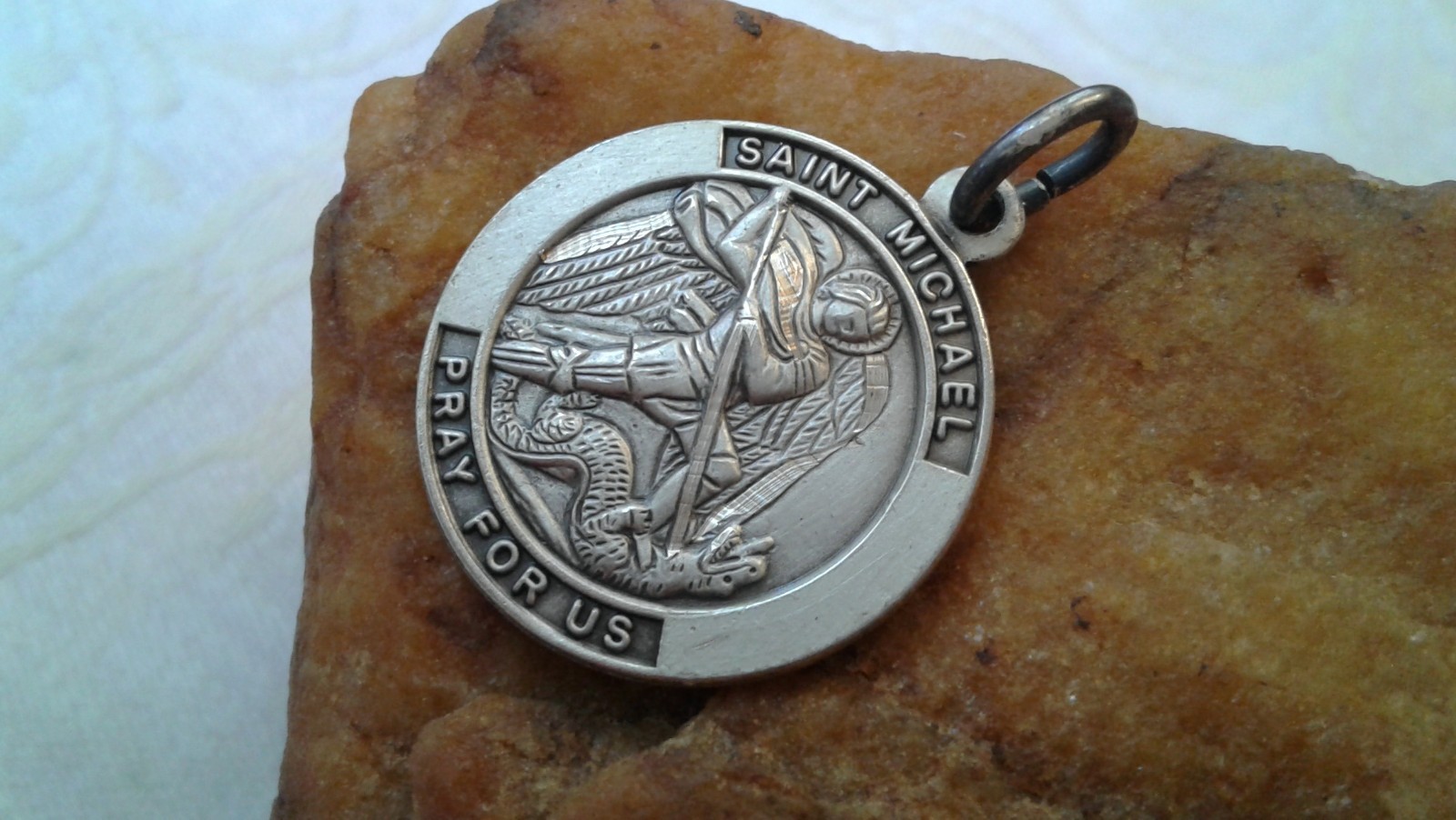 VINTAGE SOLID STERLING SILVER 5.6g 1" CATHOLIC MEDAL SAINT MICHAEL ARCHANGEL VINTAGE SOLID STERLING SILVER 5.6g 1" CATHOLIC MEDAL SAINT MICHAEL ARCHANGEL