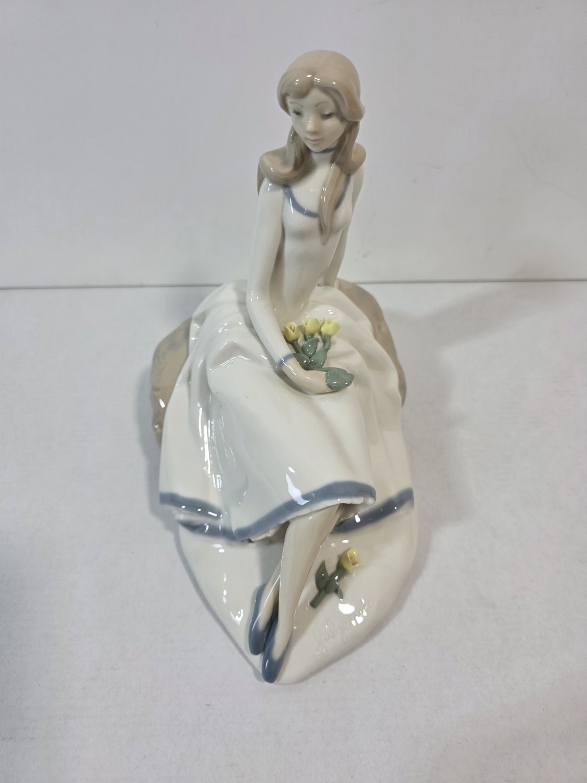 Lladro 1983 Teresa The Tulip Maiden Pristine Lladro 1983 Teresa The Tulip Maiden Pristine