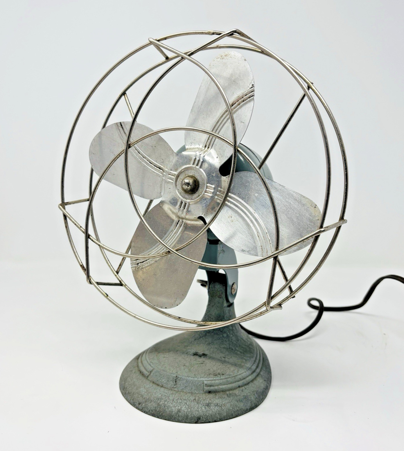 Vintage 1930s Dominion 5197 Electric Desk Fan 8" 4 Blade Metal Art Deco Works Vintage 1930s Dominion 5197 Electric Desk Fan 8" 4 Blade Metal Art Deco Works