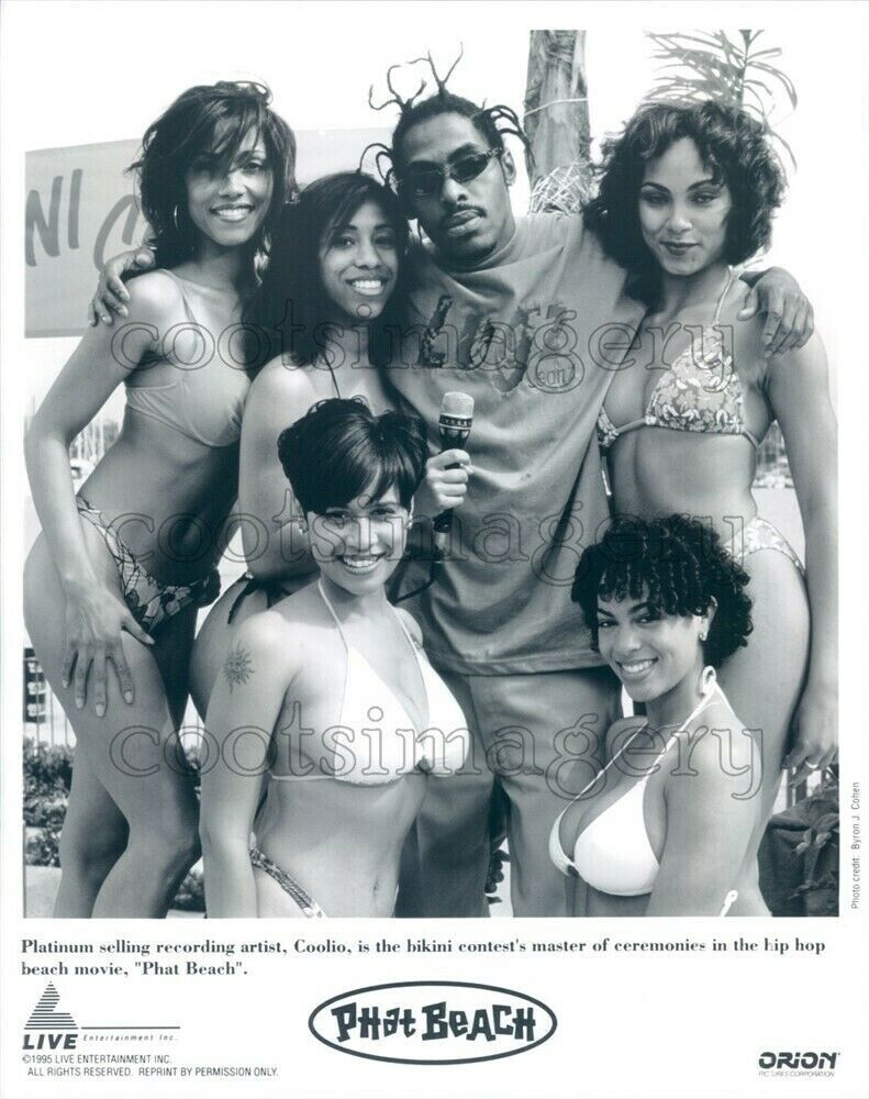 1995 Press Photo Rapper Coolio With Lovely Ladies Phat Beach