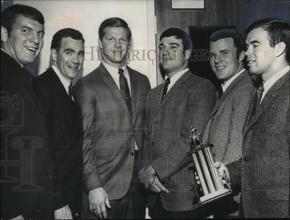 1968 Press Photo Alabama-Samford coach and \'68 leaders in football. - abns00343