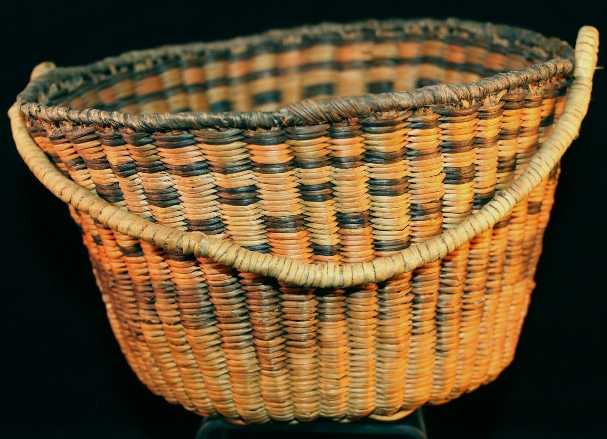 Vintage Adorable Hopi Wicker "Peach Basket" with Handle