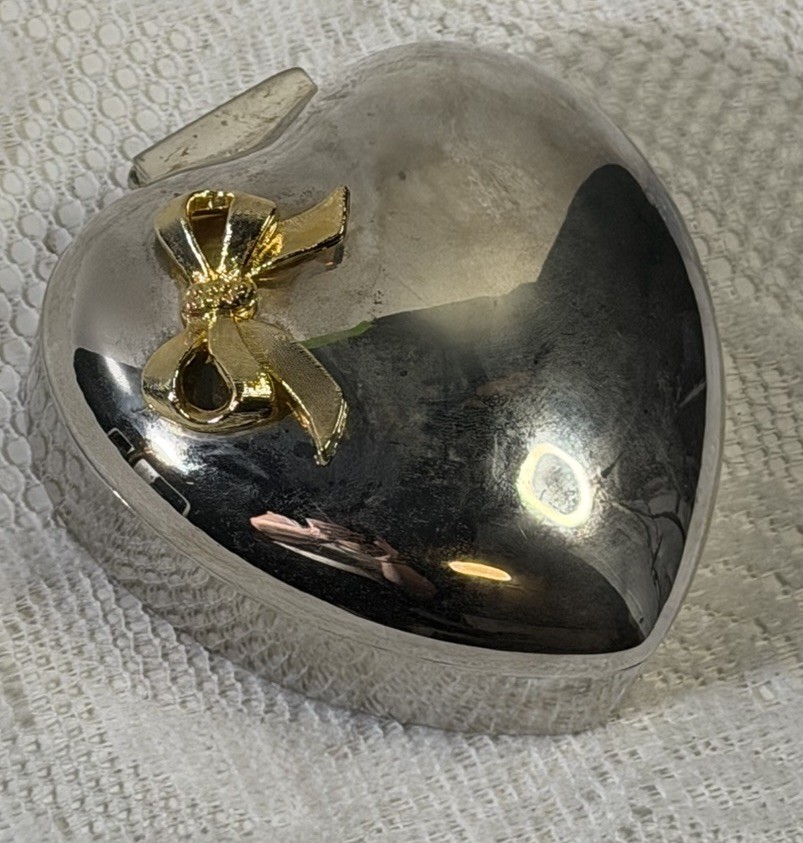 International Silver Co Plated Heart Shaped Jewelry Hinged Trinket Box with Bow International Silver Co Plated Heart Shaped Jewelry Hinged Trinket Box with Bow