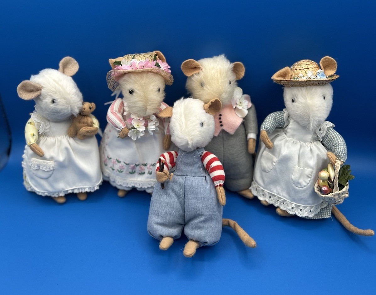 5 Unbranded Storybook Felted Mouse Dolls Brambly Hedge Style Cottagecore Vintage 5 Unbranded Storybook Felted Mouse Dolls Brambly Hedge Style Cottagecore Vintage