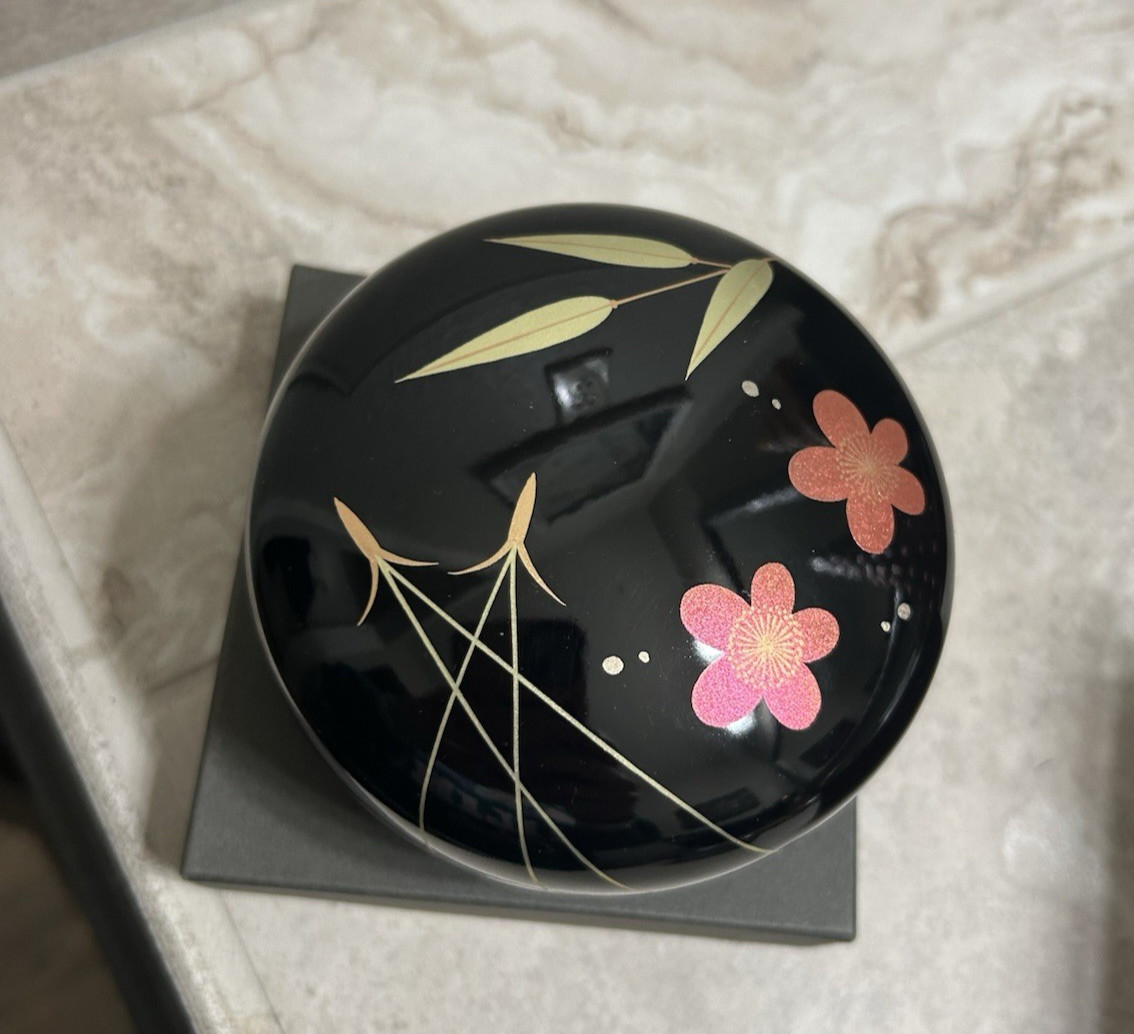 Yamada Heiando Japanese Lacquered Dome Box Ume Plum Blossom Motif – New / BOX Yamada Heiando Japanese Lacquered Dome Box Ume Plum Blossom Motif – New / BOX