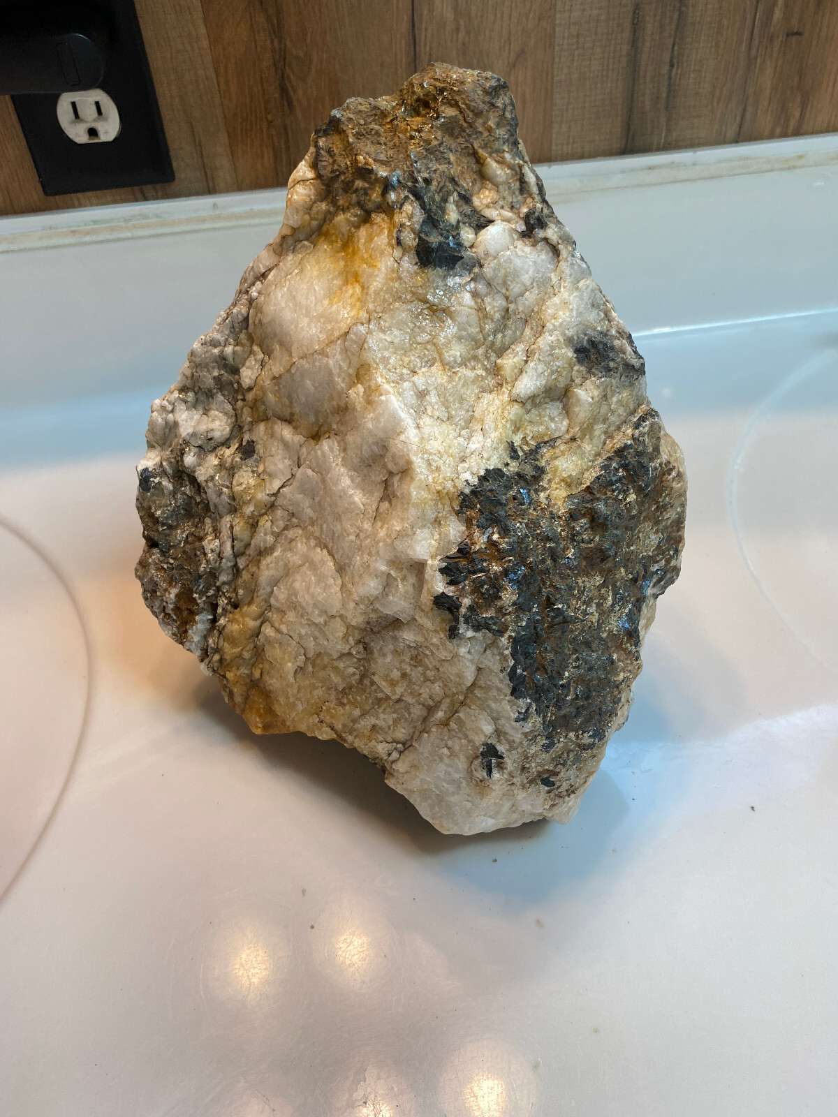 Large Beautiful Display Piece of Quartz 11" x 8" x 6" Large Beautiful Display Piece of Quartz 11" x 8" x 6"