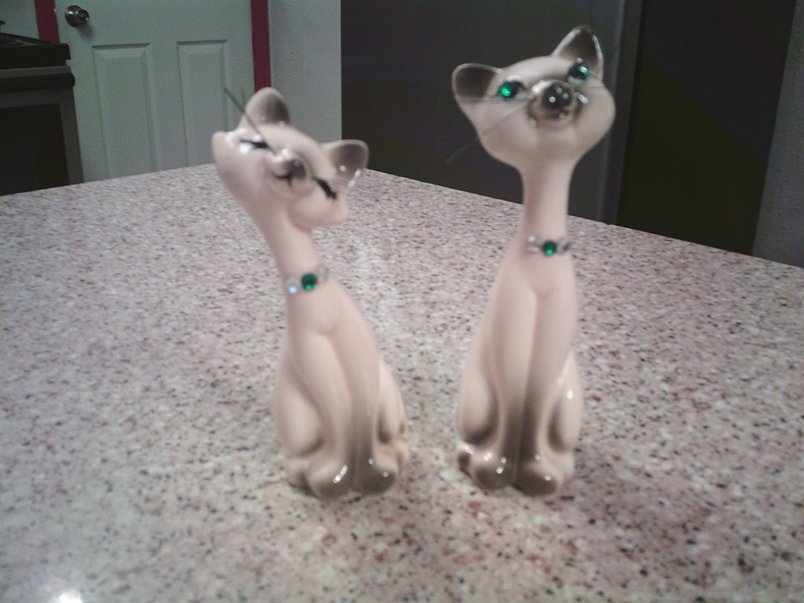 VINTAGE MID CENTURY CERAMIC SIAMESE CAT SALT AND PEPPER MADE IN JAPAN VINTAGE MID CENTURY CERAMIC SIAMESE CAT SALT AND PEPPER MADE IN JAPAN