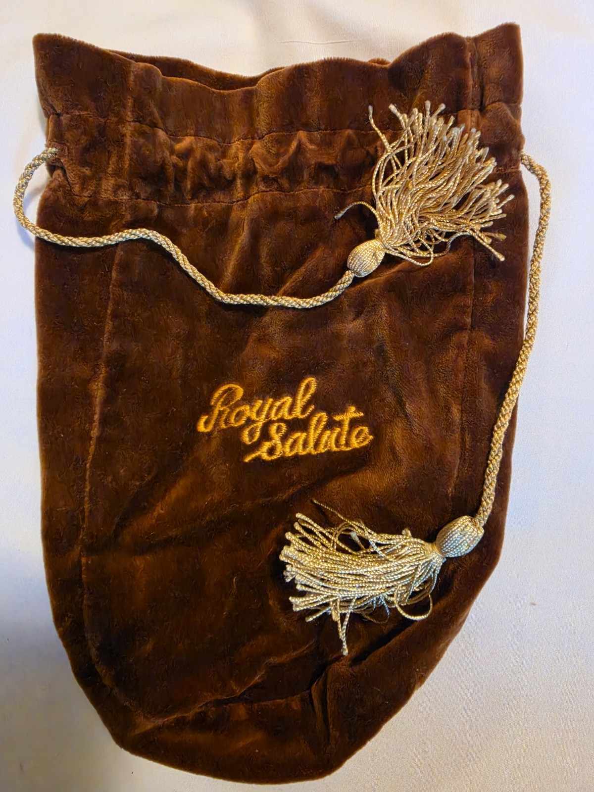Vtg Royal Salute Chivas Regal Gold Brown Velvet Bag/Drawstring Pouch Tassel Vtg Royal Salute Chivas Regal Gold Brown Velvet Bag/Drawstring Pouch Tassel