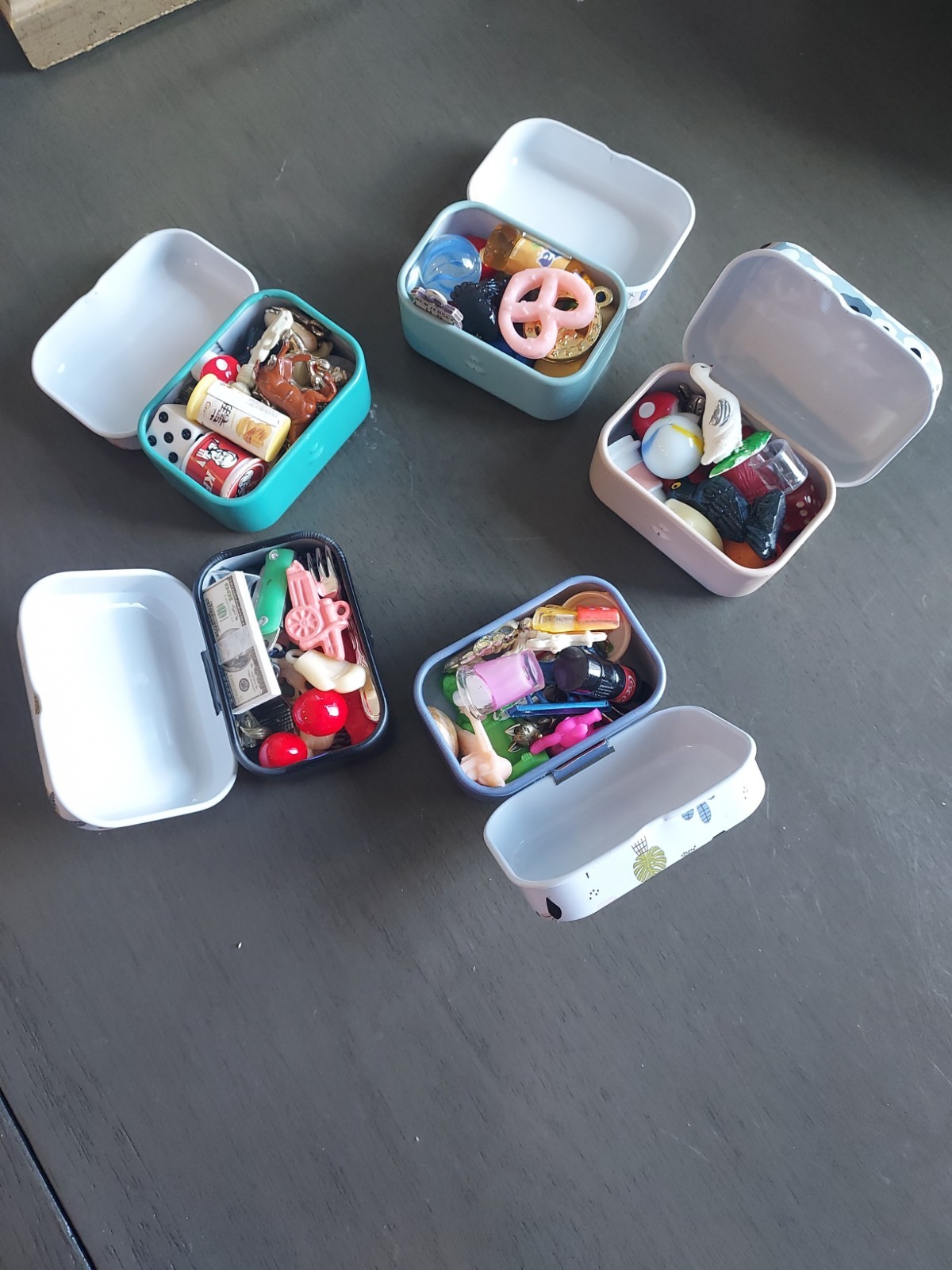 Hinged Metal Box 2" X 1.5" With 15 Trinkets Tiny Things Mini Things Vtg Modern Hinged Metal Box 2" X 1.5" With 15 Trinkets Tiny Things Mini Things Vtg Modern