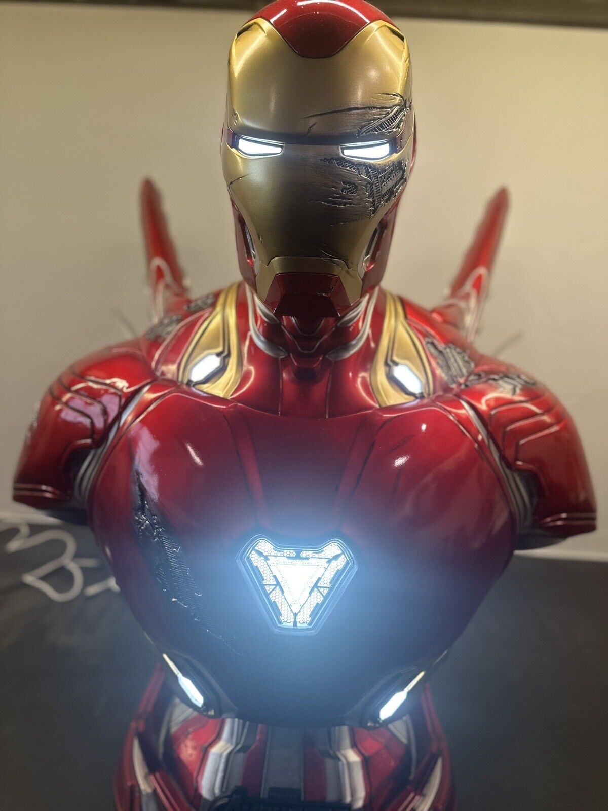 Queen Studios 1:1 Life Size MK50 Iron Man Battle Damaged Bust - MINT US Seller