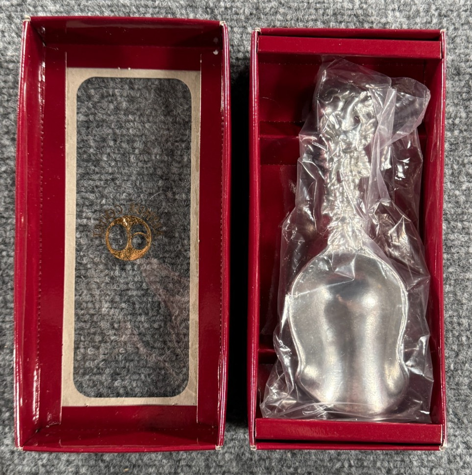 Vintage Arthur Court Aluminum Ice Scoop Bunny Rabbit & Grape Vine NIB