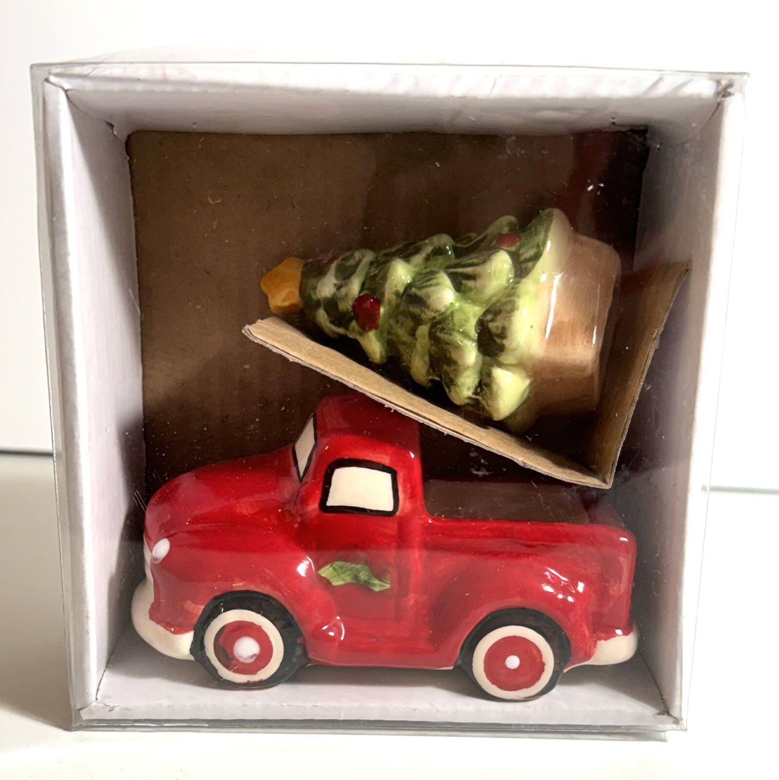 Salt & Pepper Shakers Hanna's Handiworks Vintage Truck With Christmas Tree Salt & Pepper Shakers Hanna's Handiworks Vintage Truck With Christmas Tree