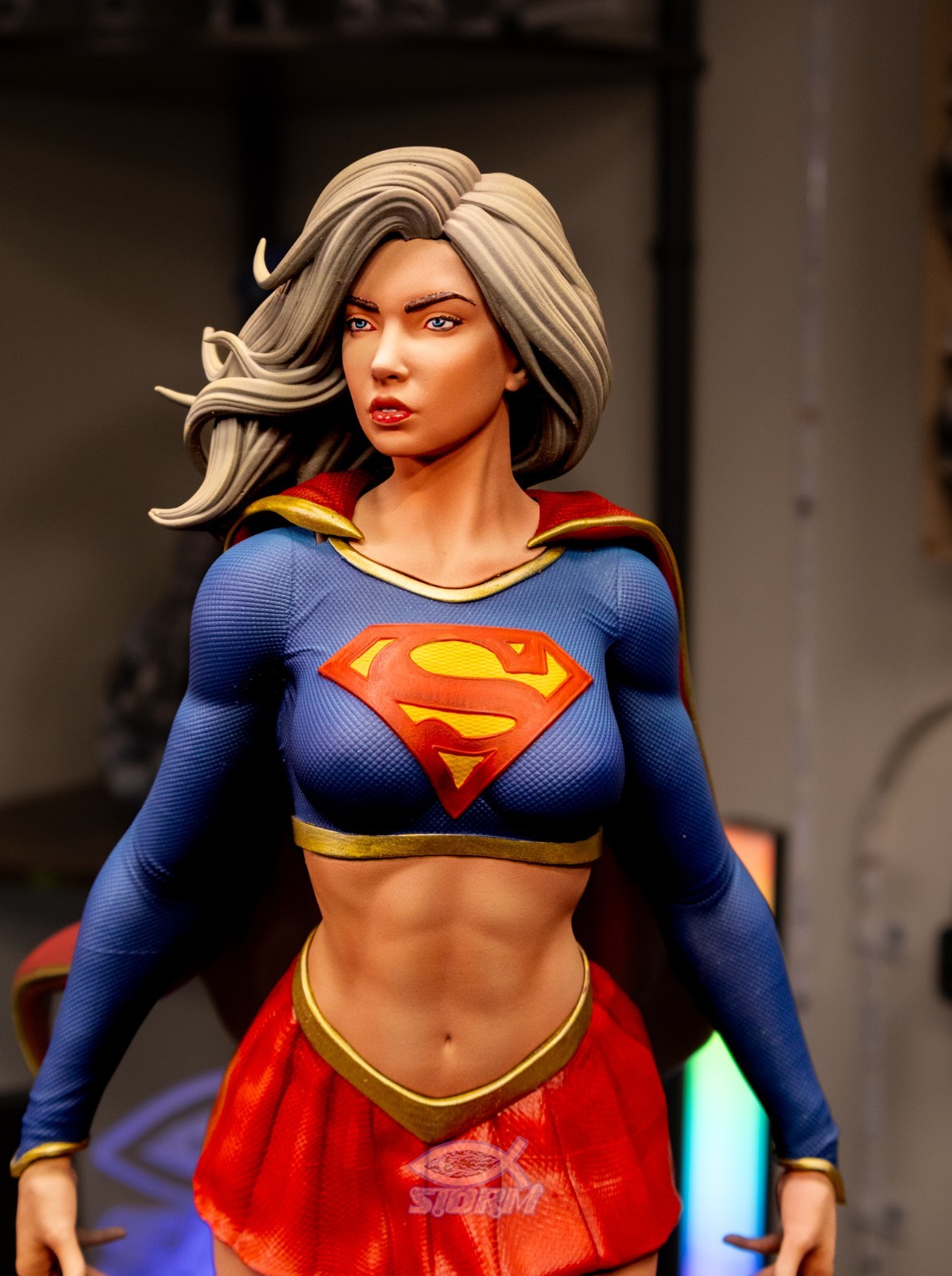 Supergirl Resin Figure Pro Painted 1/6 Scale + Signed COA Supergirl Resin Figure Pro Painted 1/6 Scale + Signed COA