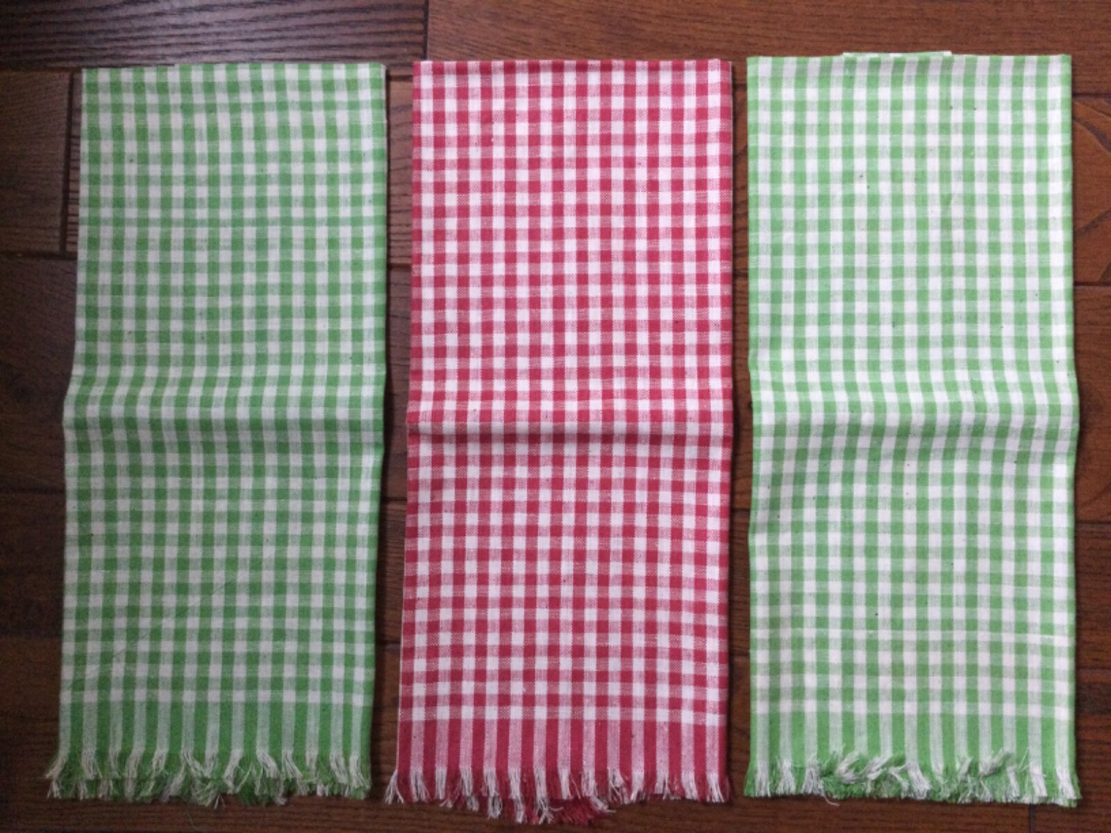 Set of 3 Vintage Linen Towels Unused Checked Red Green Charming Set of 3 Vintage Linen Towels Unused Checked Red Green Charming