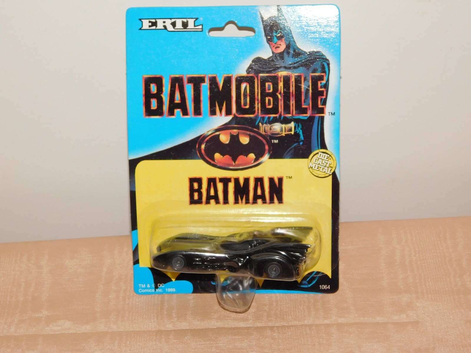 VINTAGE 1989 DC COMICS BATMAN ERTL METAL 3 1/2" BATMOBILE NEW OLD STOCK VINTAGE 1989 DC COMICS BATMAN ERTL METAL 3 1/2" BATMOBILE NEW OLD STOCK