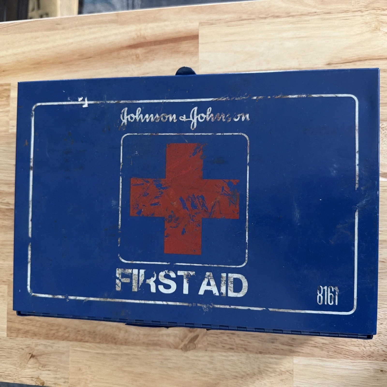 Vintage Johnson & Johnson #8161 Wall Mountable First Aid Kit Metal Box Unused Vintage Johnson & Johnson #8161 Wall Mountable First Aid Kit Metal Box Unused