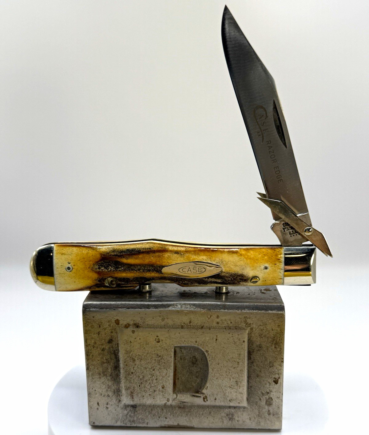 Case Vintage 4 Dot 1976 Razors Edge Stag Cheetah 1-Blade Nice Etching Case Vintage 4 Dot 1976 Razors Edge Stag Cheetah 1-Blade Nice Etching