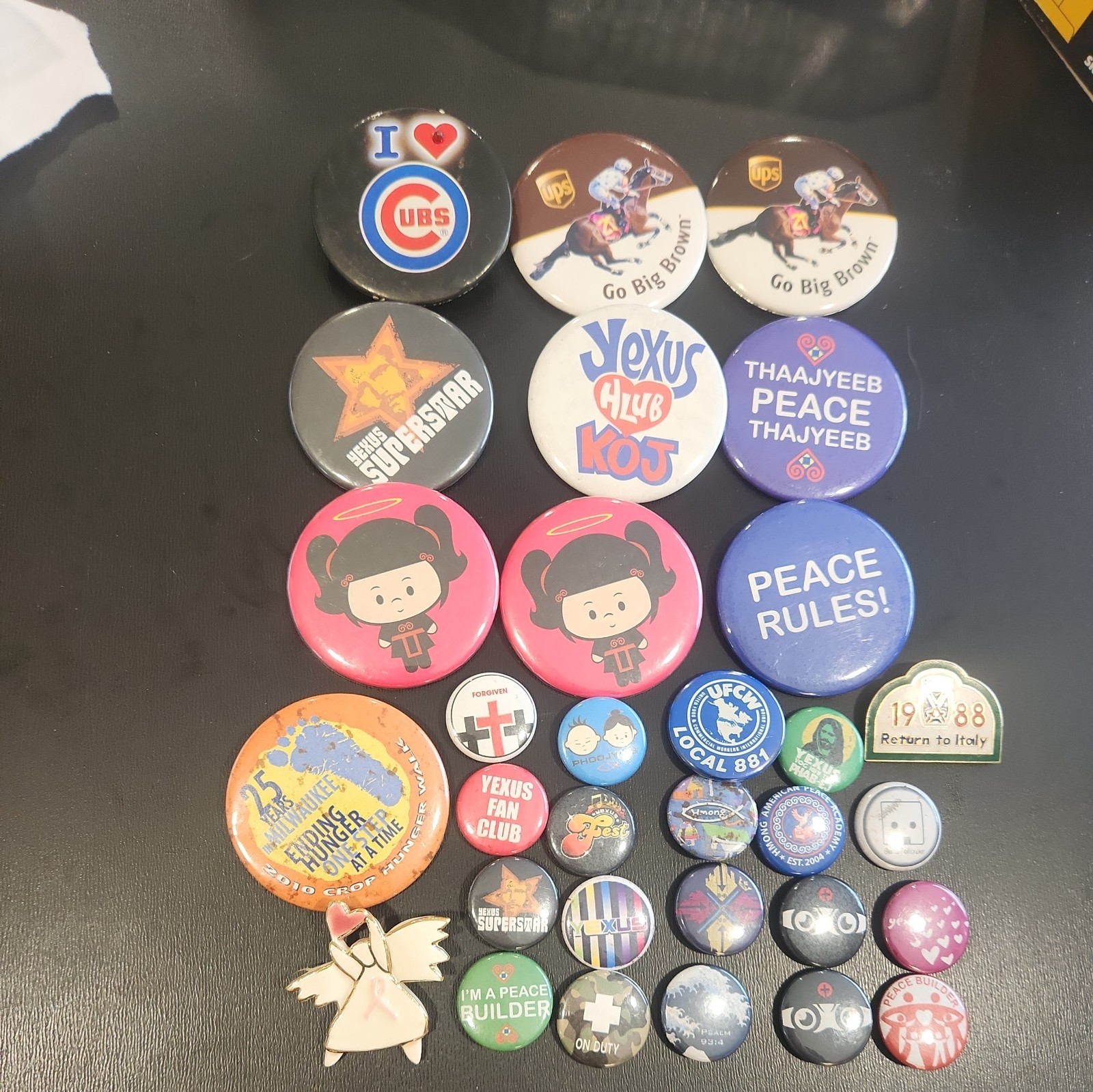 Vintage & Collectible Pinback Button Lot (31 Pockets/Pins) – Pop Culture, Sports Vintage & Collectible Pinback Button Lot (31 Pockets/Pins) – Pop Culture, Sports
