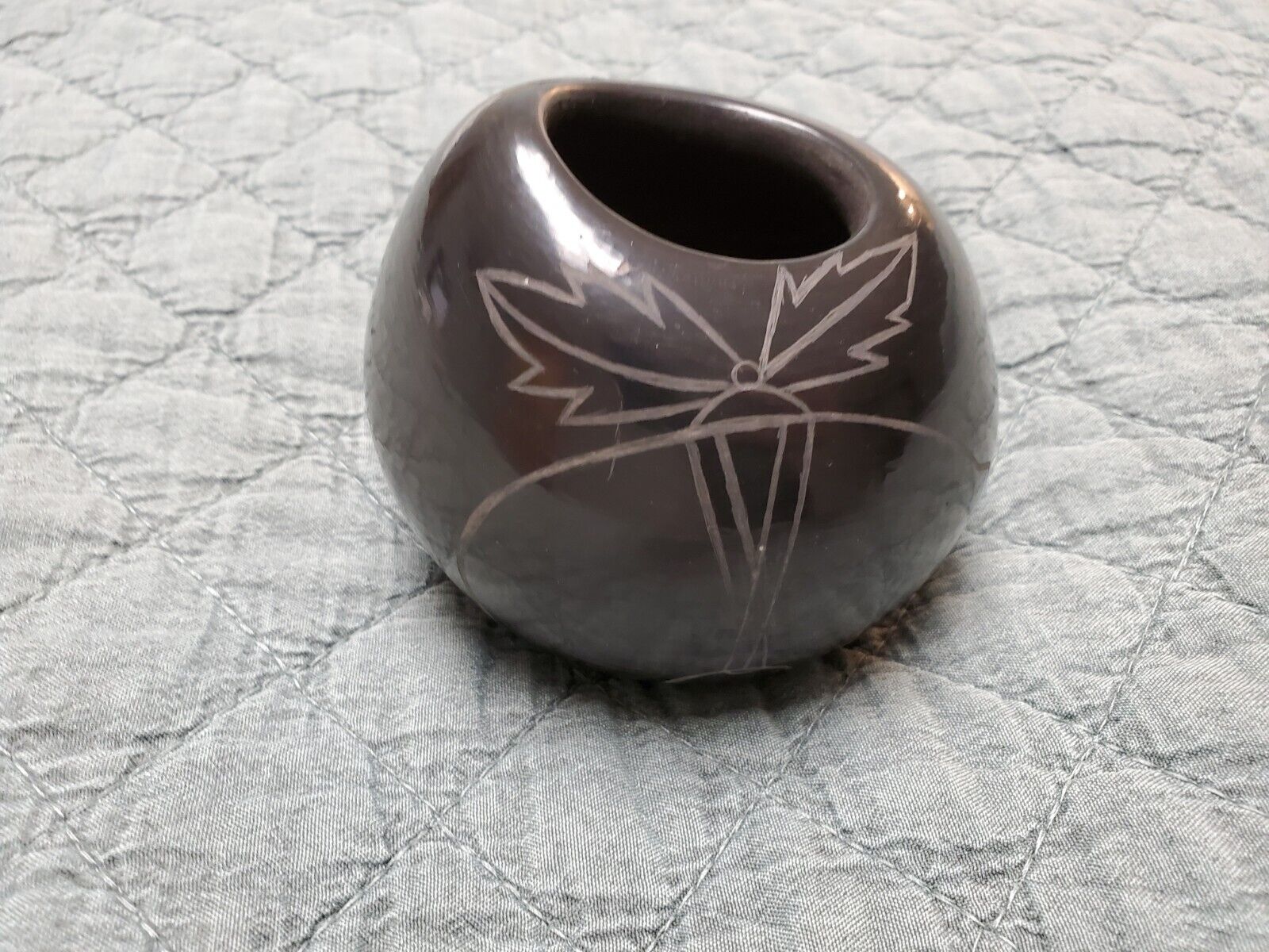 Jennifer Signed Vintage Santa Clara Pueblo Pottery Blackware Etched Bowl Vase