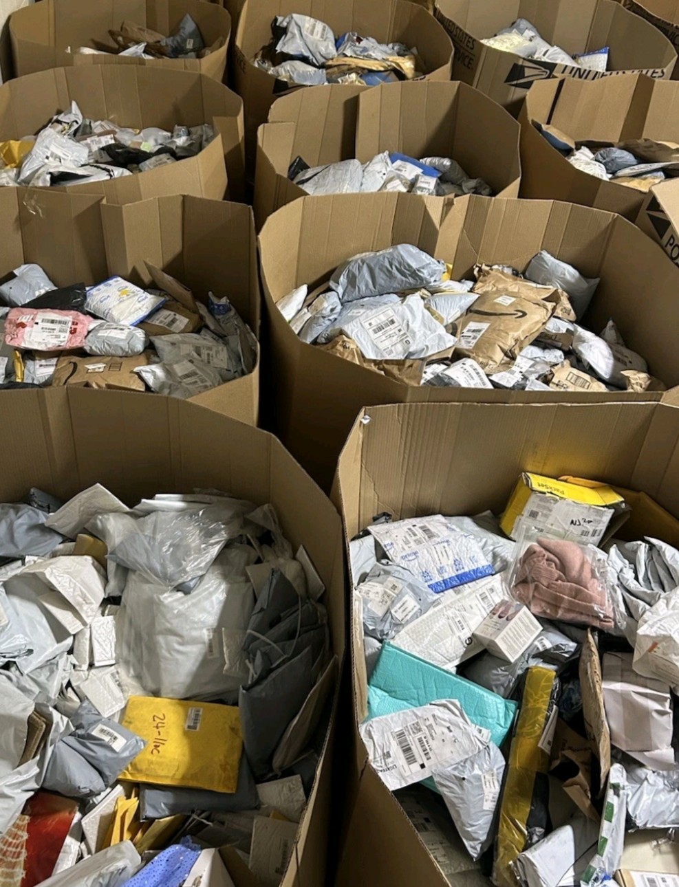 Walmart Amazon Tiktok Ebay Overstock Box – Random Mystery Mixed Lots Upto 3 Item Walmart Amazon Tiktok Ebay Overstock Box – Random Mystery Mixed Lots Upto 3 Item