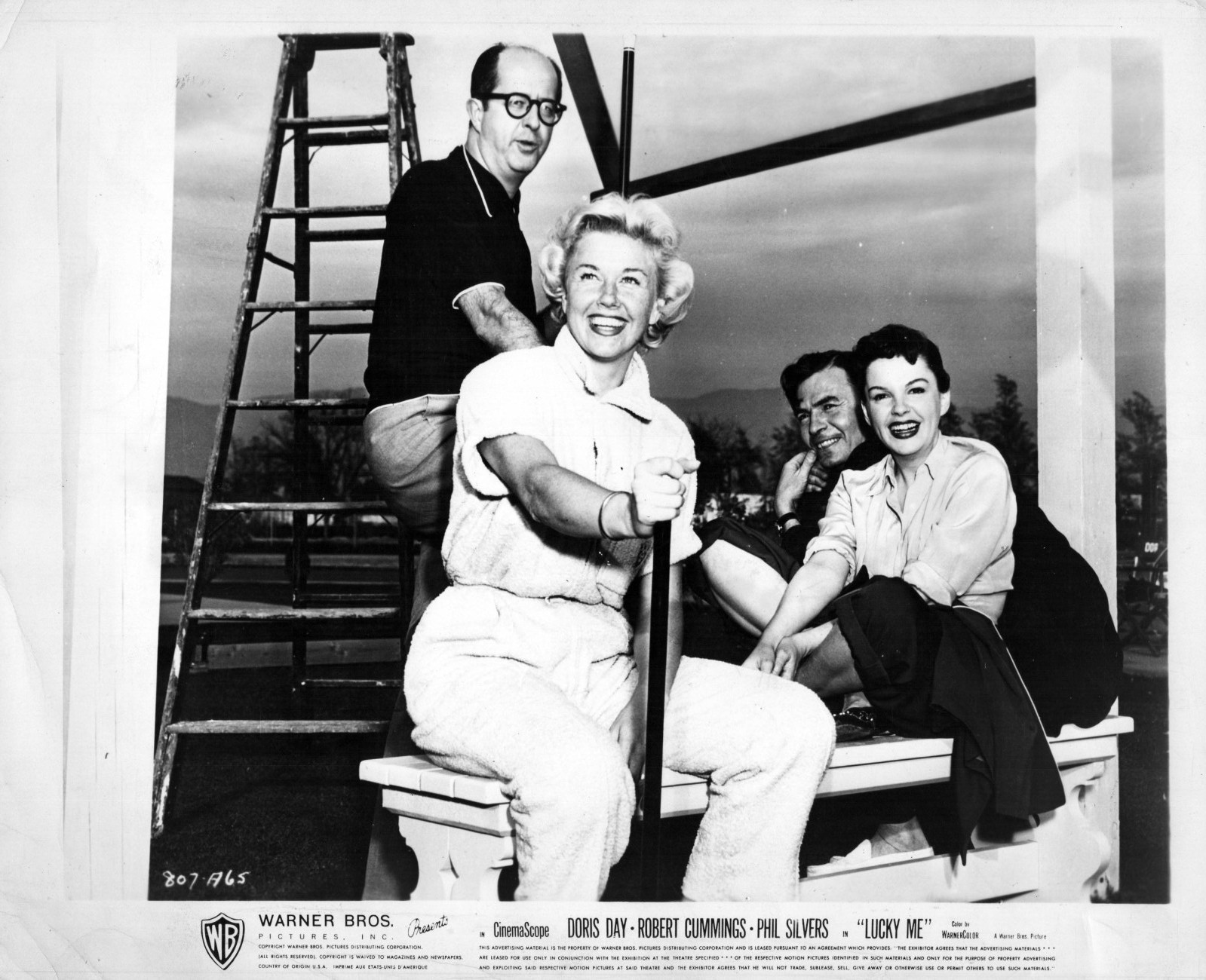 HOLLYWOOD JUDY GARLAND + DORIS DAY BEHIND SCENES PORTRAIT 1950s ORIG PHOTO MA80 HOLLYWOOD JUDY GARLAND + DORIS DAY BEHIND SCENES PORTRAIT 1950s ORIG PHOTO MA80