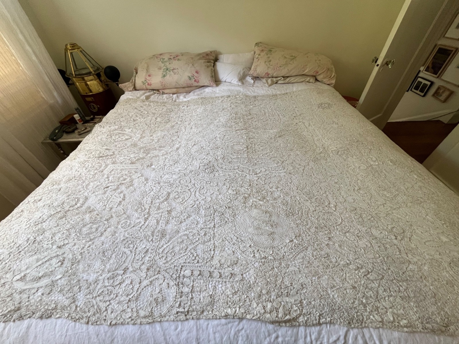 Belgian Lace Antique Bedcover Belgian Lace Antique Bedcover