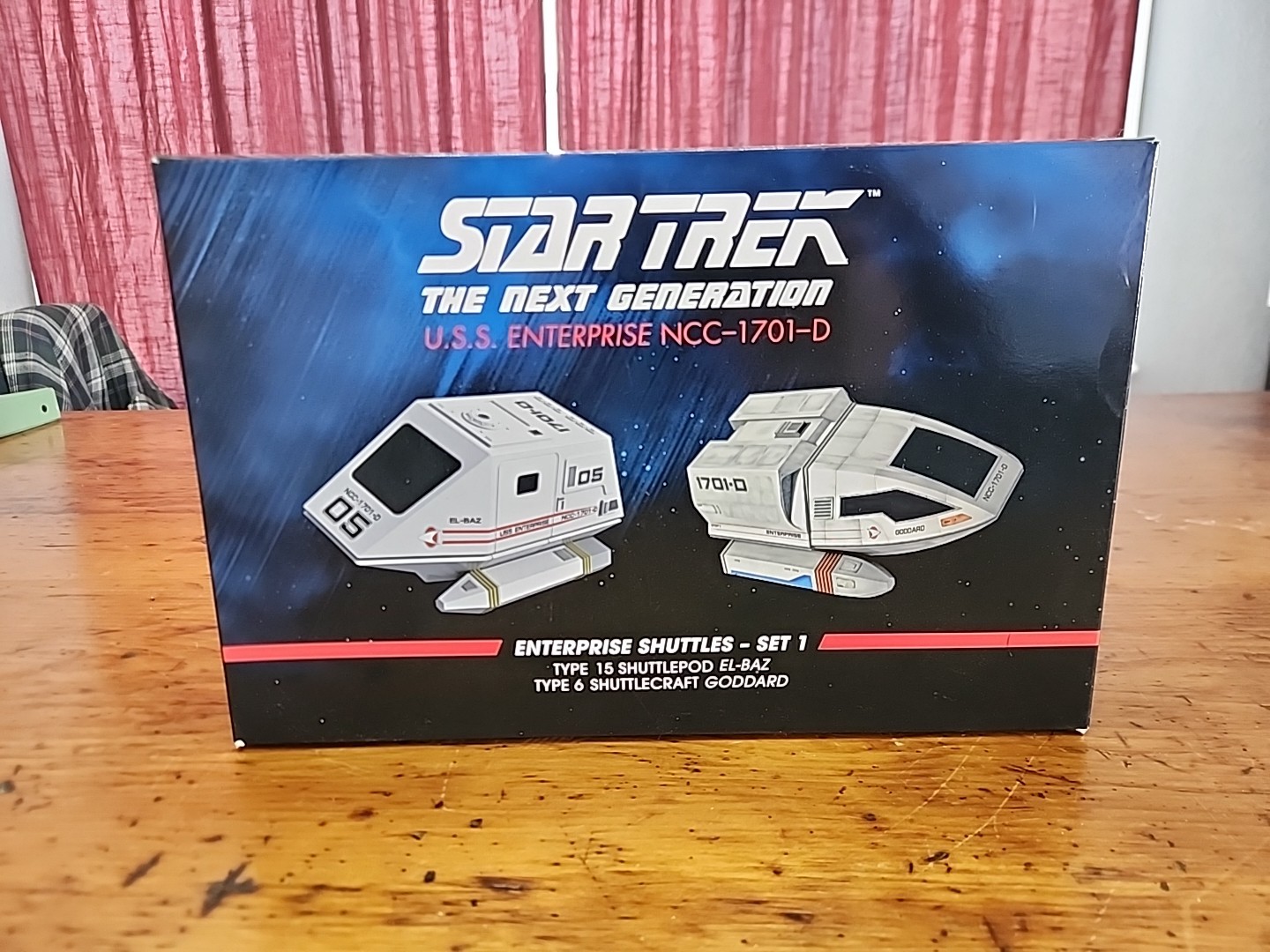 Eaglemoss Star Trek USS Enterprise NCC-1701-D Enterprise Shuttle Set 1 Eaglemoss Star Trek USS Enterprise NCC-1701-D Enterprise Shuttle Set 1