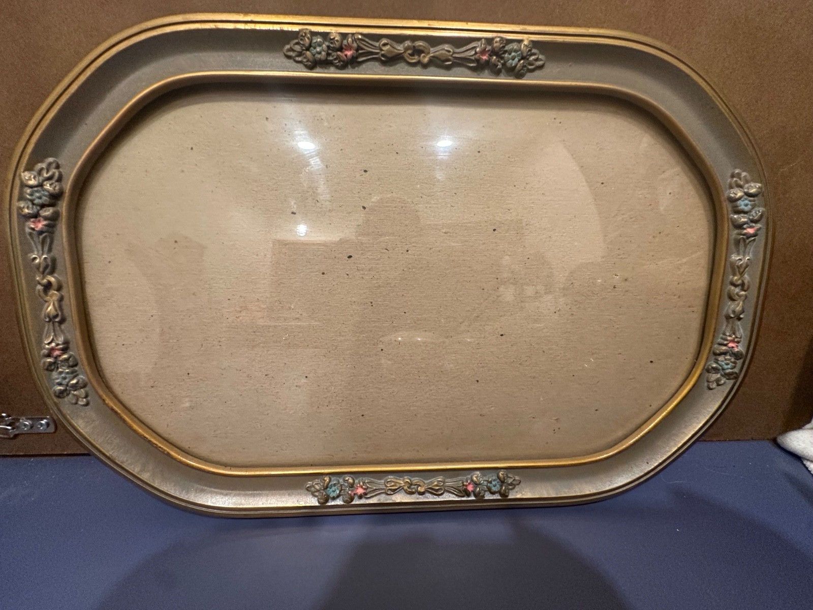 Antique Gilt Wood Oval Octagon Convex Bubble Glass Frame Victorian Floral Ornate Antique Gilt Wood Oval Octagon Convex Bubble Glass Frame Victorian Floral Ornate