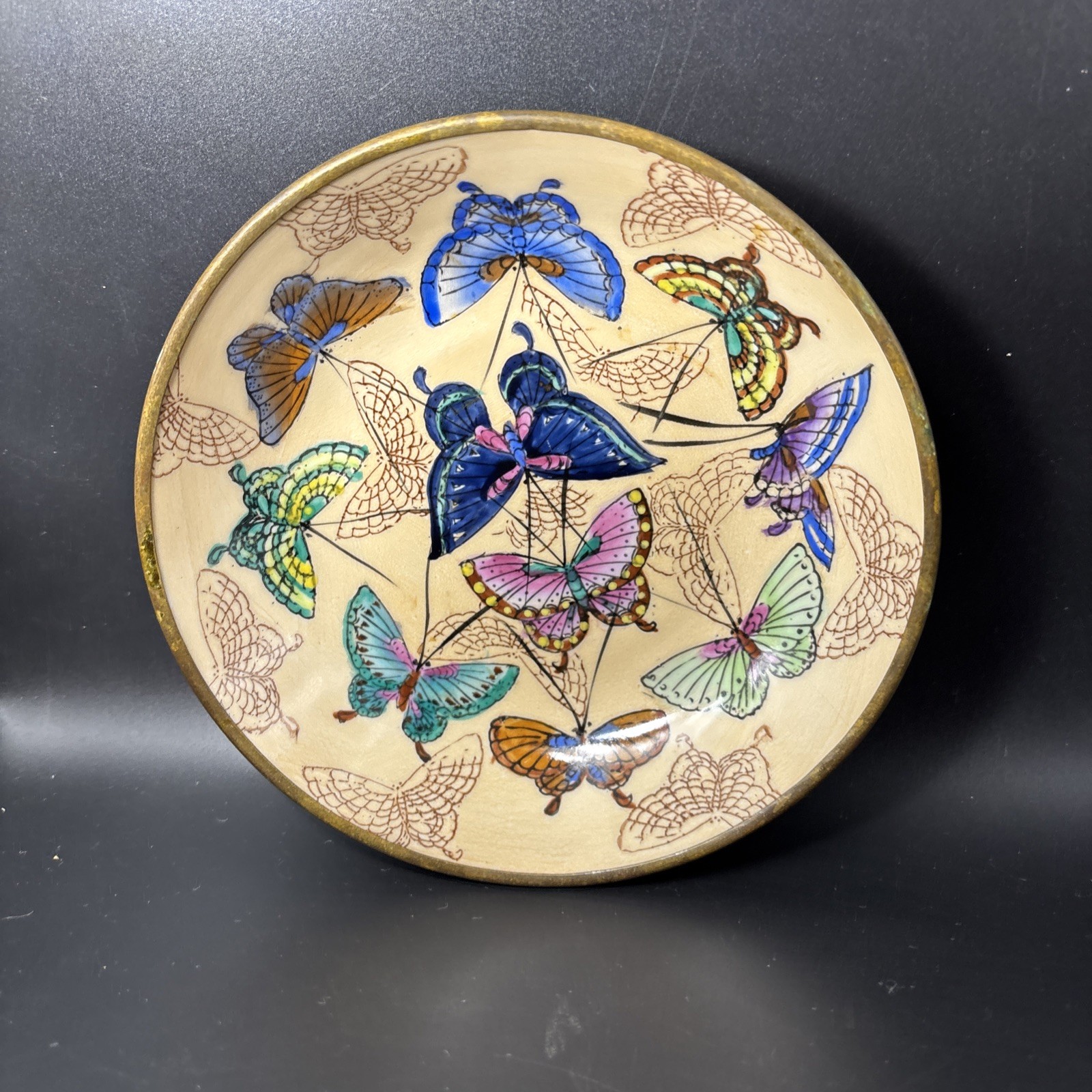 Vtg Brass Backed Chinoiserie Butterfly Bowl Gold Pink Blue Green 6 In W/hanger Vtg Brass Backed Chinoiserie Butterfly Bowl Gold Pink Blue Green 6 In W/hanger