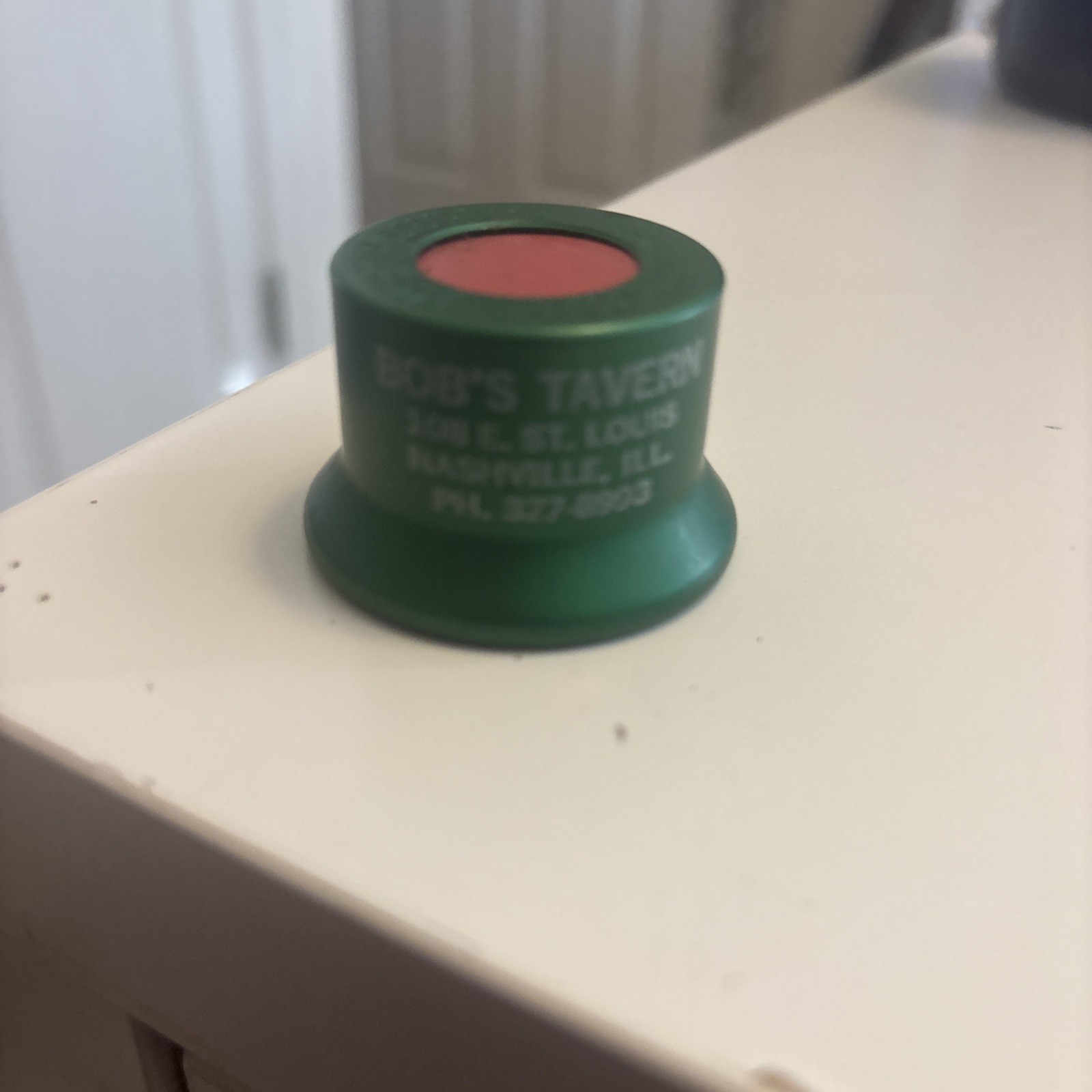 Vintage Fizz-Whiz Bottle Cap Advertising Bob’s Tavern Nashville, Illinois EUC Vintage Fizz-Whiz Bottle Cap Advertising Bob’s Tavern Nashville, Illinois EUC