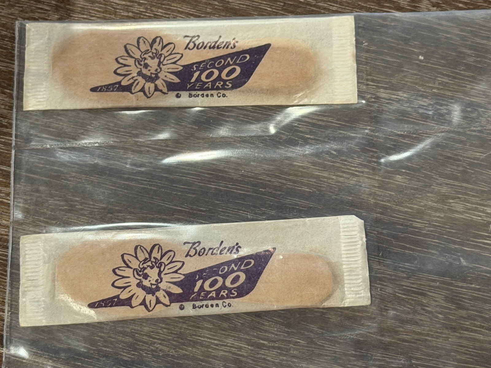 BORDENS ICE CREAM SECOND 100 YEARS 1957 LOT NEW OLD DEADSTOCK WOOD SPOONS UNUSED BORDENS ICE CREAM SECOND 100 YEARS 1957 LOT NEW OLD DEADSTOCK WOOD SPOONS UNUSED