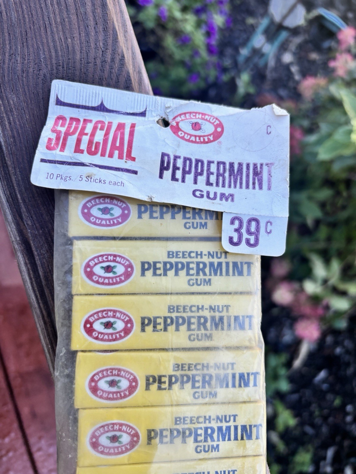Vintage 1960s Beech-Nut Peppermint Gum Unopened 10 Pack Cellopack Strip 39c NOS Vintage 1960s Beech-Nut Peppermint Gum Unopened 10 Pack Cellopack Strip 39c NOS