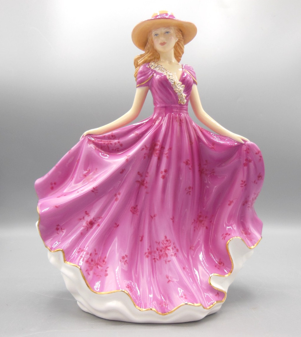 Royal Doulton London - Elizabeth, #HN5671 - 2014 Figure of the Year Royal Doulton London - Elizabeth, #HN5671 - 2014 Figure of the Year