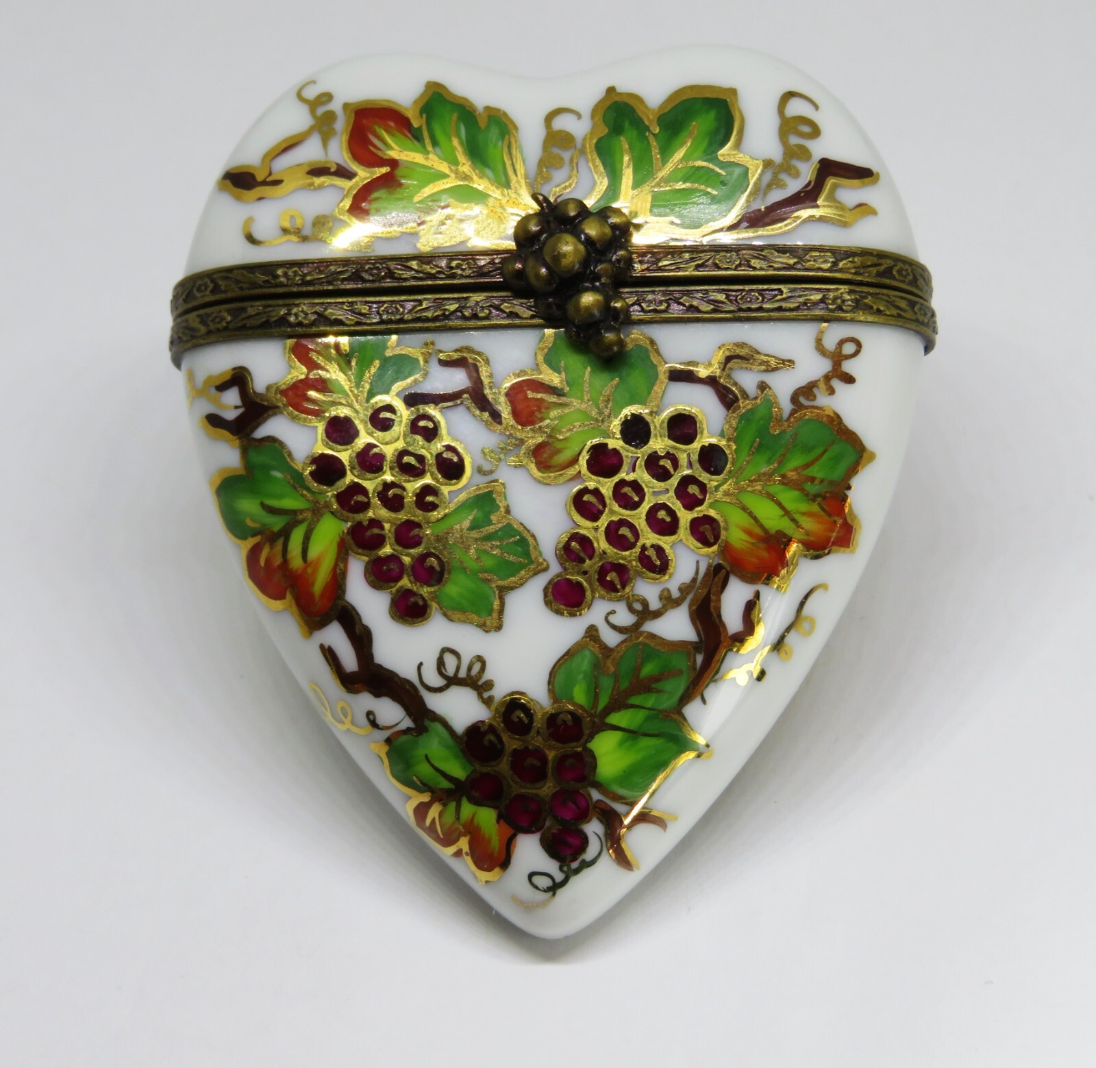 LIMOGES FRANCE BOX- ROCHARD - HEART & VINES OF GRAPES & LEAVES - ANNIVERSARY LIMOGES FRANCE BOX- ROCHARD - HEART & VINES OF GRAPES & LEAVES - ANNIVERSARY