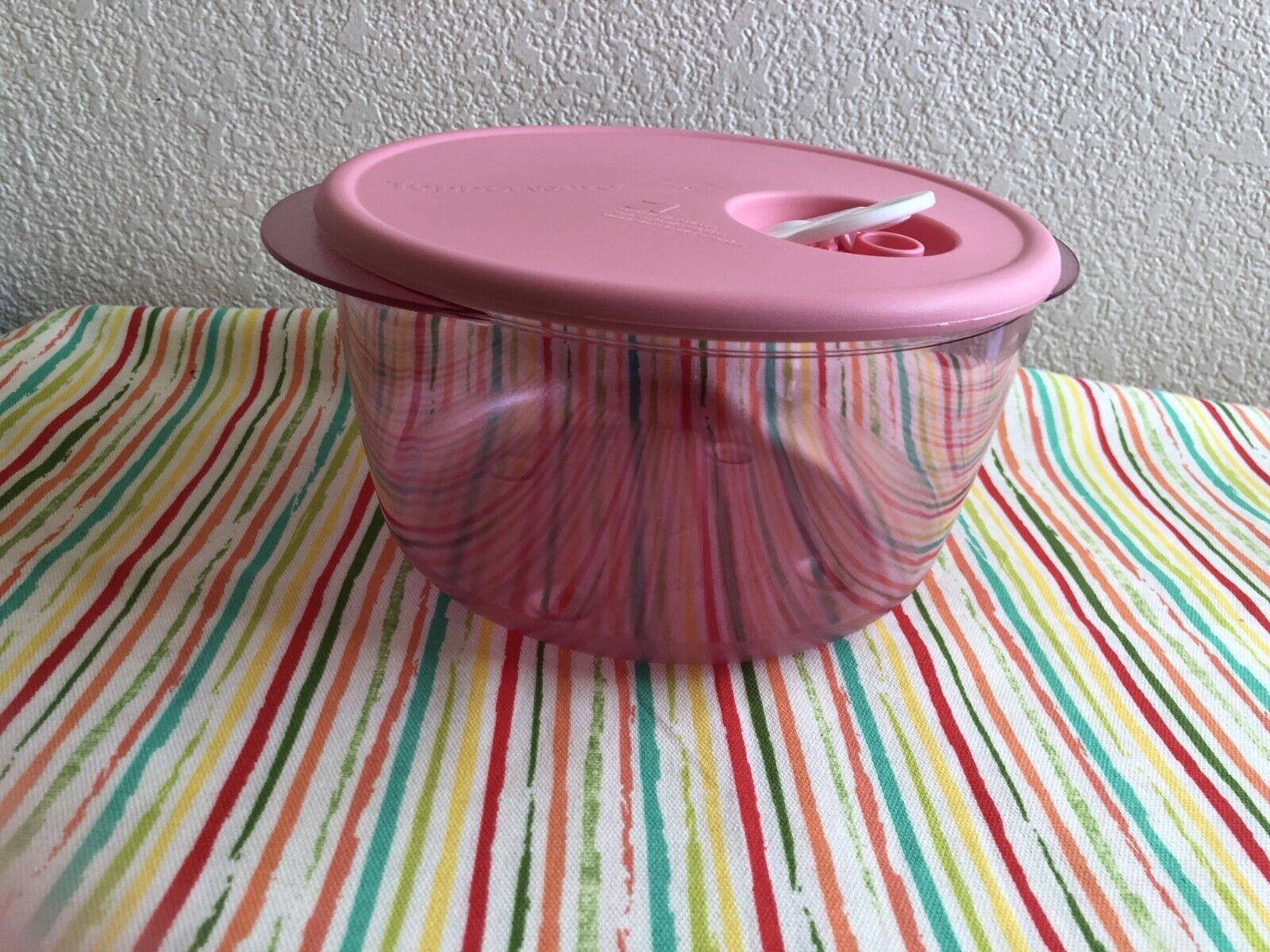 Tupperware Rock N Serve Container Bowl Microwave Safe 8 1/2 Cups Pearl Pink New