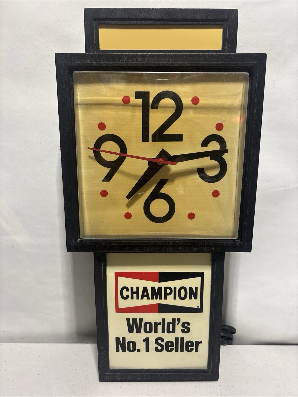 RARE VINTAGE CHAMPION SPARK PLUG WALL CLOCK Working Perfect Bulb Needs Replacing RARE VINTAGE CHAMPION SPARK PLUG WALL CLOCK Working Perfect Bulb Needs Replacing