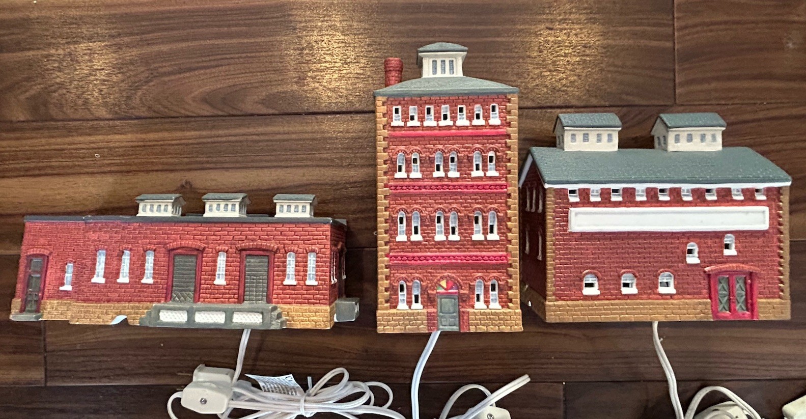 Leinenkugel Brewery Chippewa Falls - 3pc Ceramic Collectible Set - new/old stock Leinenkugel Brewery Chippewa Falls - 3pc Ceramic Collectible Set - new/old stock