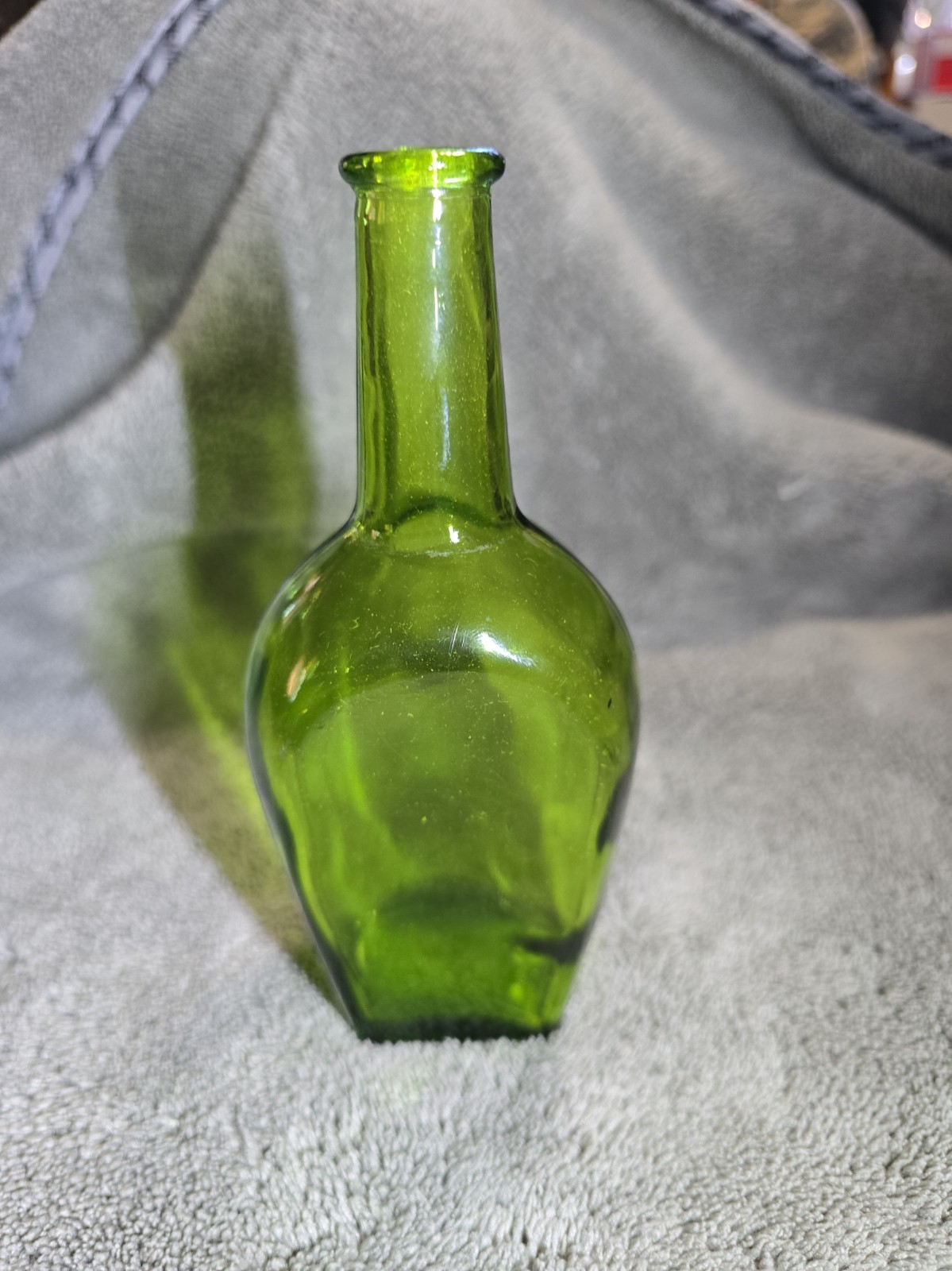 VINTAGE C O JAPAN Dark Green GLASS BOTTLE 6-1/2" TALL CORK OPENING VINTAGE C O JAPAN Dark Green GLASS BOTTLE 6-1/2" TALL CORK OPENING