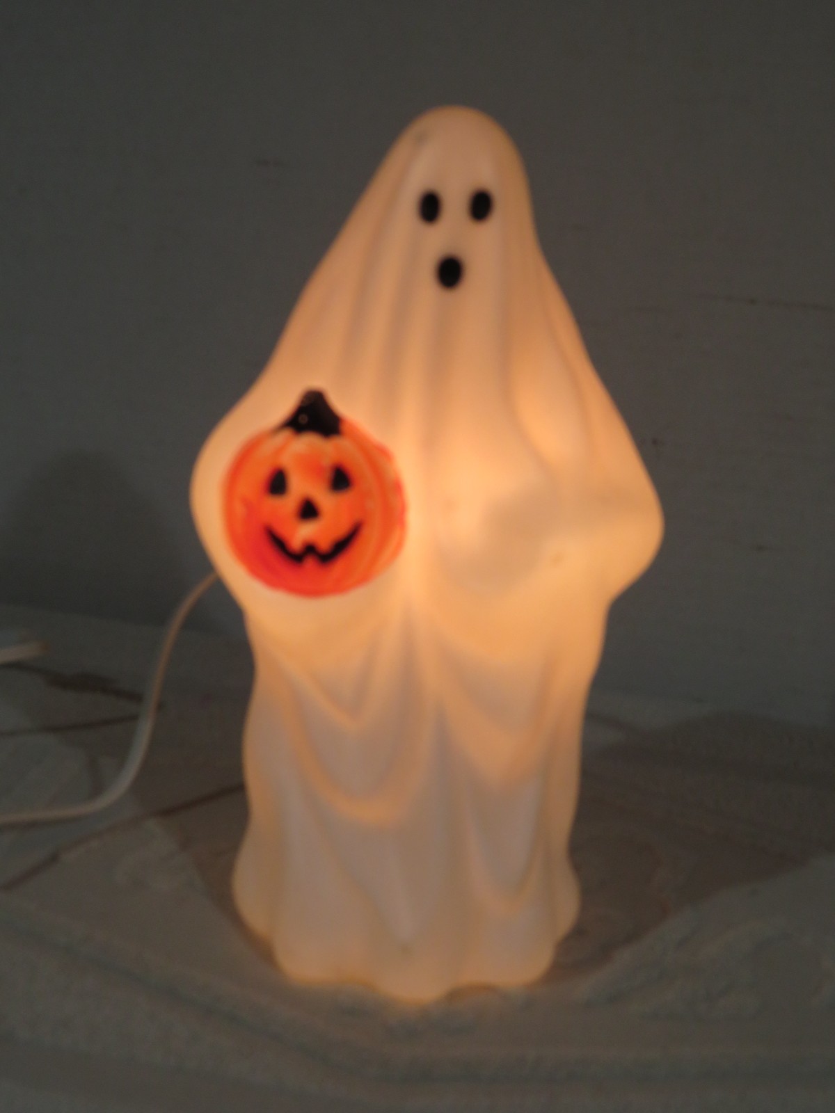 VTG 1995 Empire 9" Halloween Ghost Carrying Pumpkin Tabletop Lamp Blow Mold