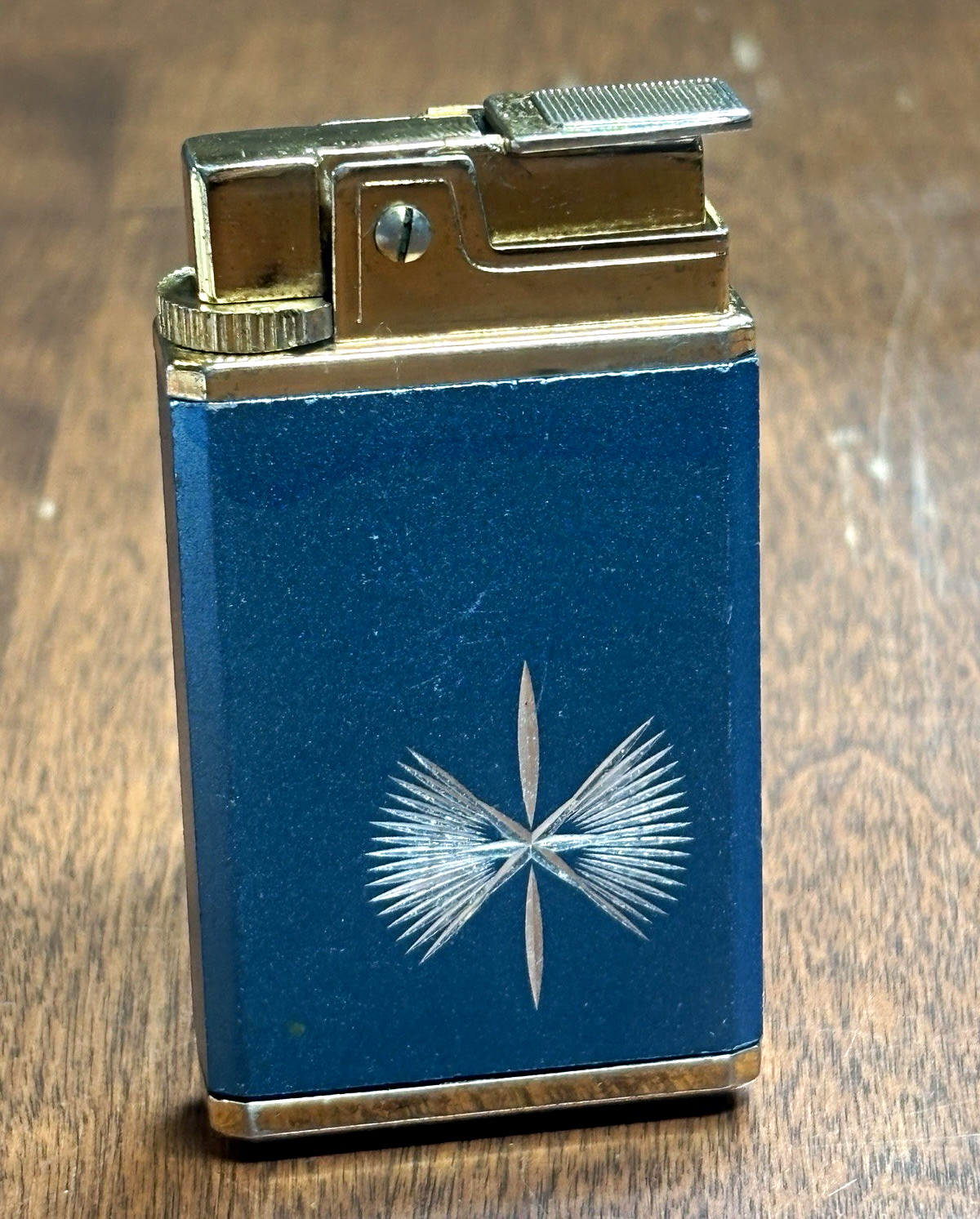 VINTAGE 1960s ROYAL MUSICAL POCKET LIGHTER VINTAGE 1960s ROYAL MUSICAL POCKET LIGHTER