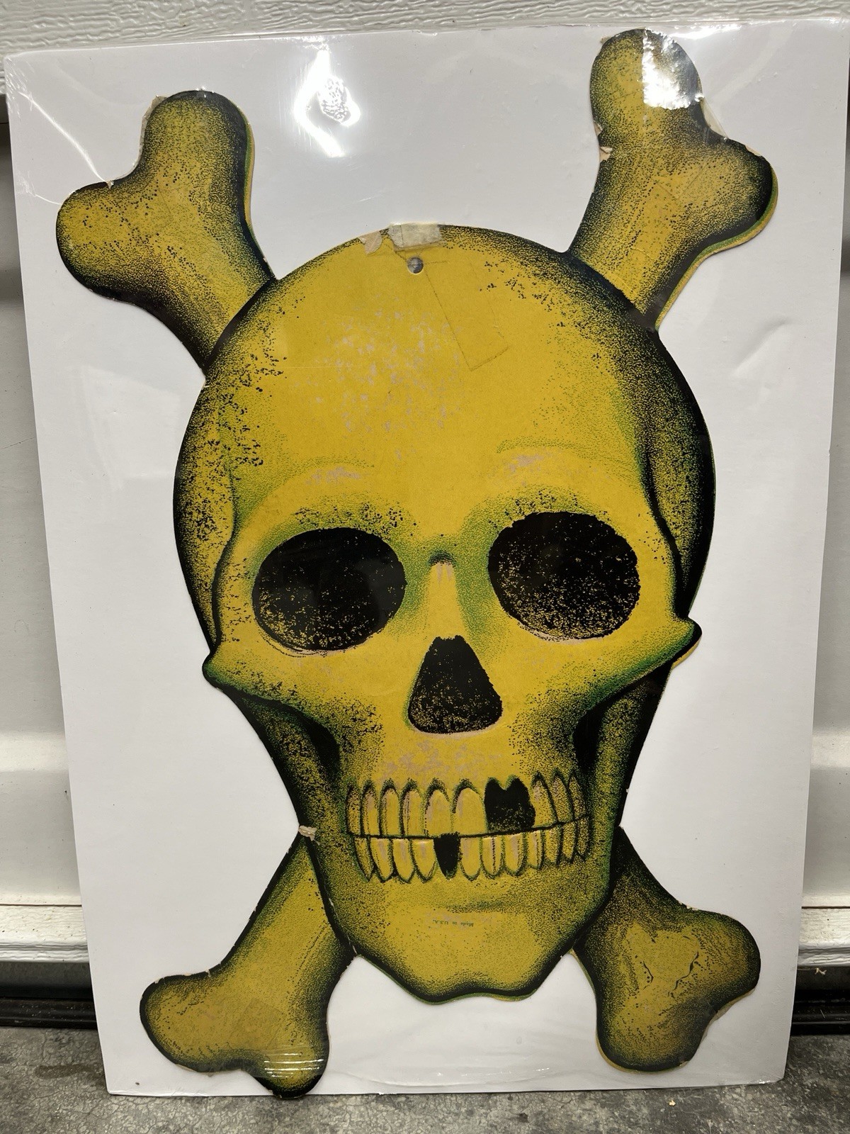 Vintage Beistle Skull & Crossbones Diecut Vintage Beistle Skull & Crossbones Diecut