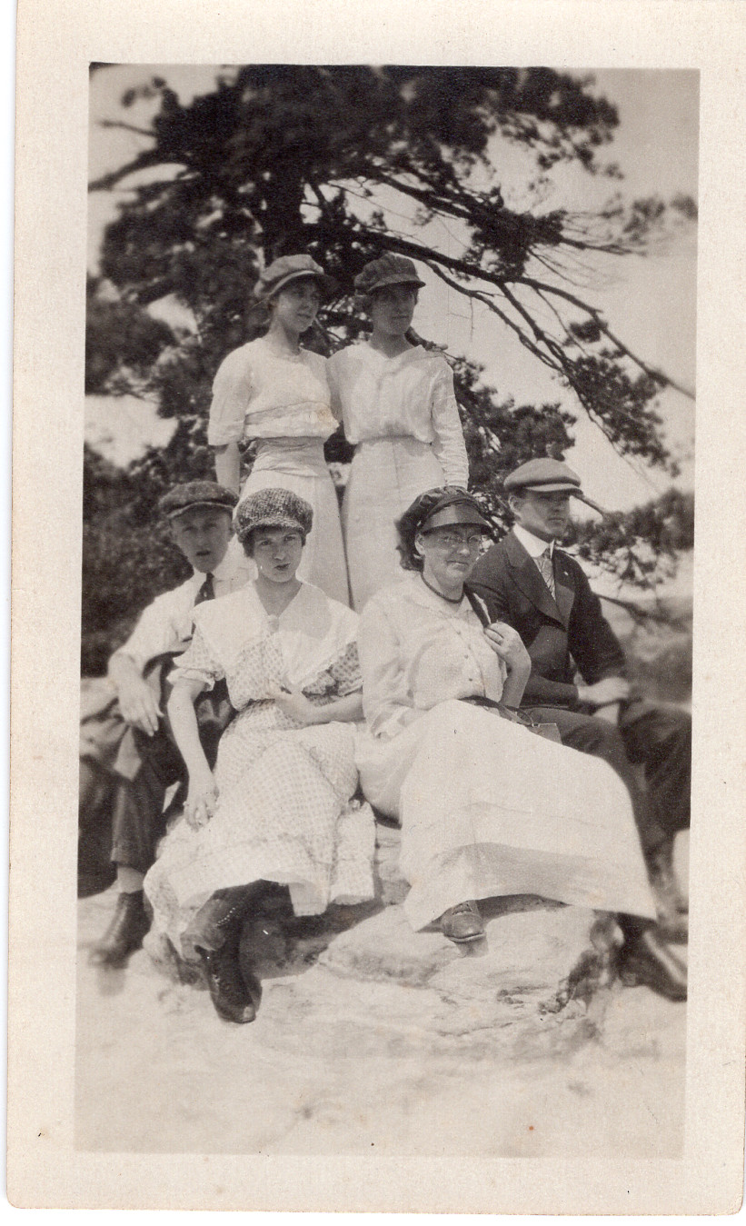 Antique 1920s, Snapshot Photo Family in Periods Clothes 2.75"x4.5" Antique 1920s, Snapshot Photo Family in Periods Clothes 2.75"x4.5"